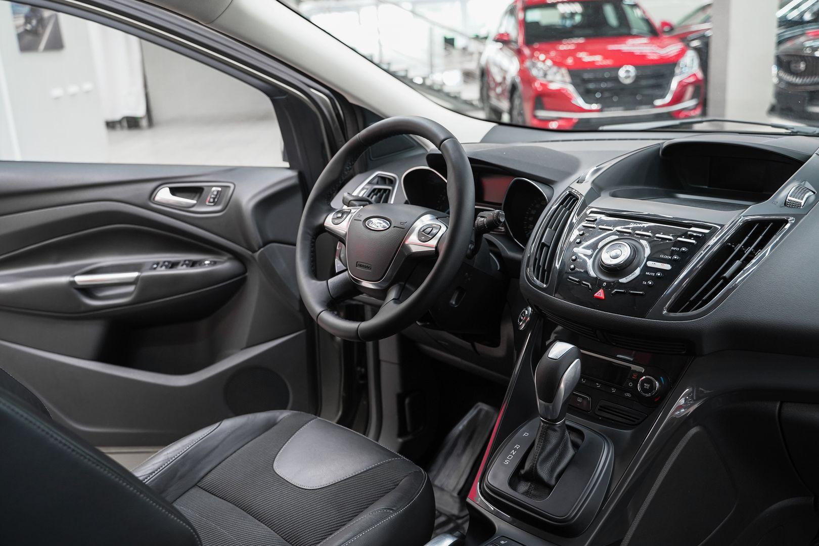 Ford Kuga 2013, зеленый, ДЦ Орехово