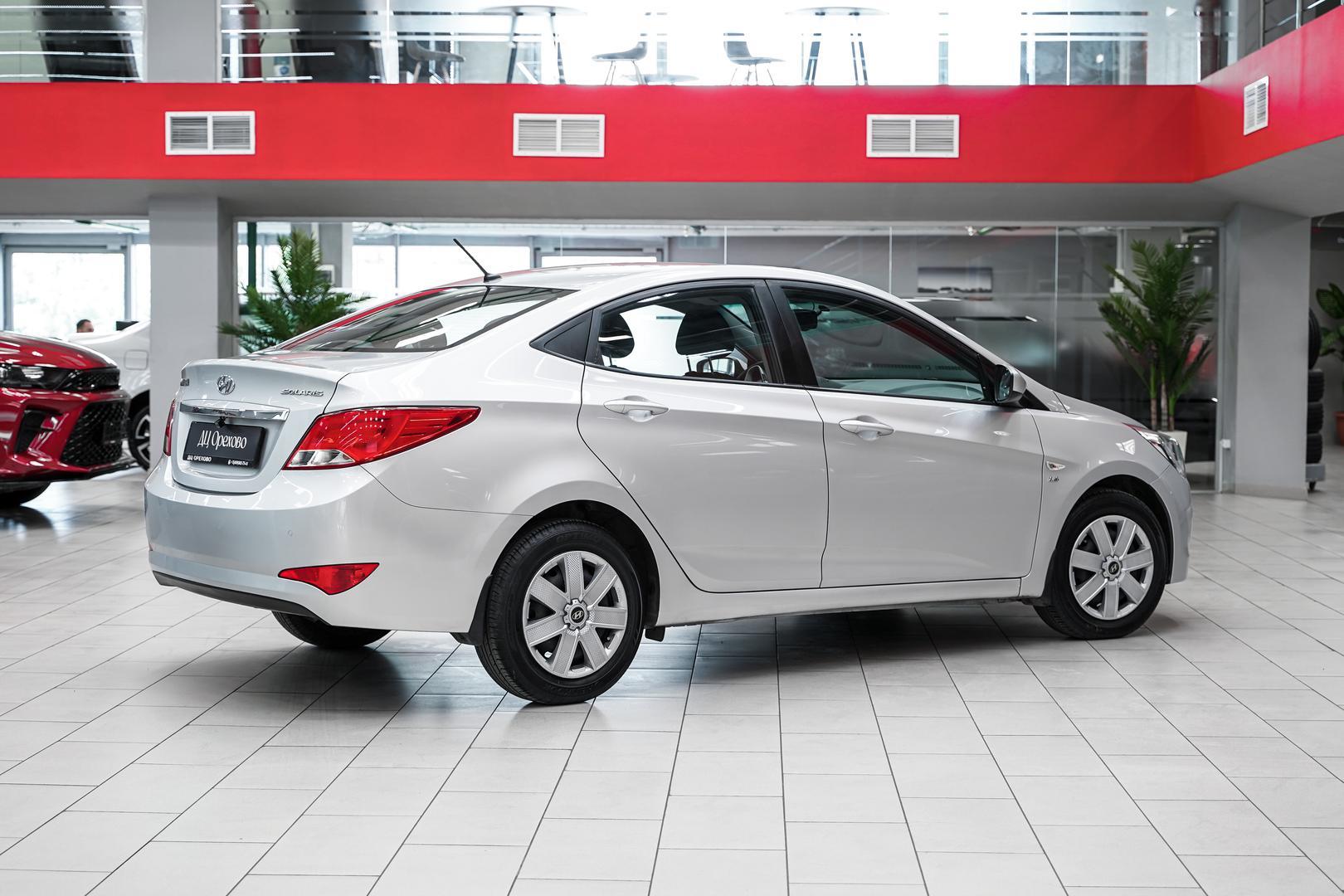 Hyundai Solaris 2015, серебряный, ДЦ Орехово