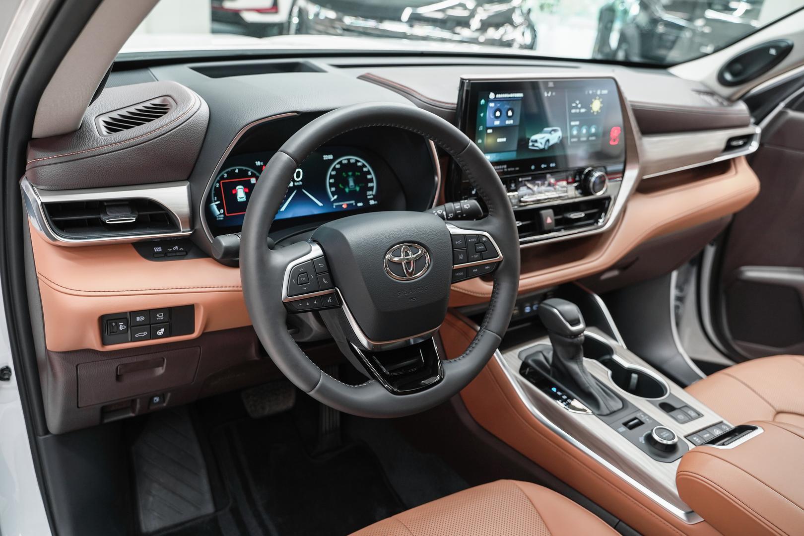 Toyota Highlander 2025, белый, ДЦ Орехово