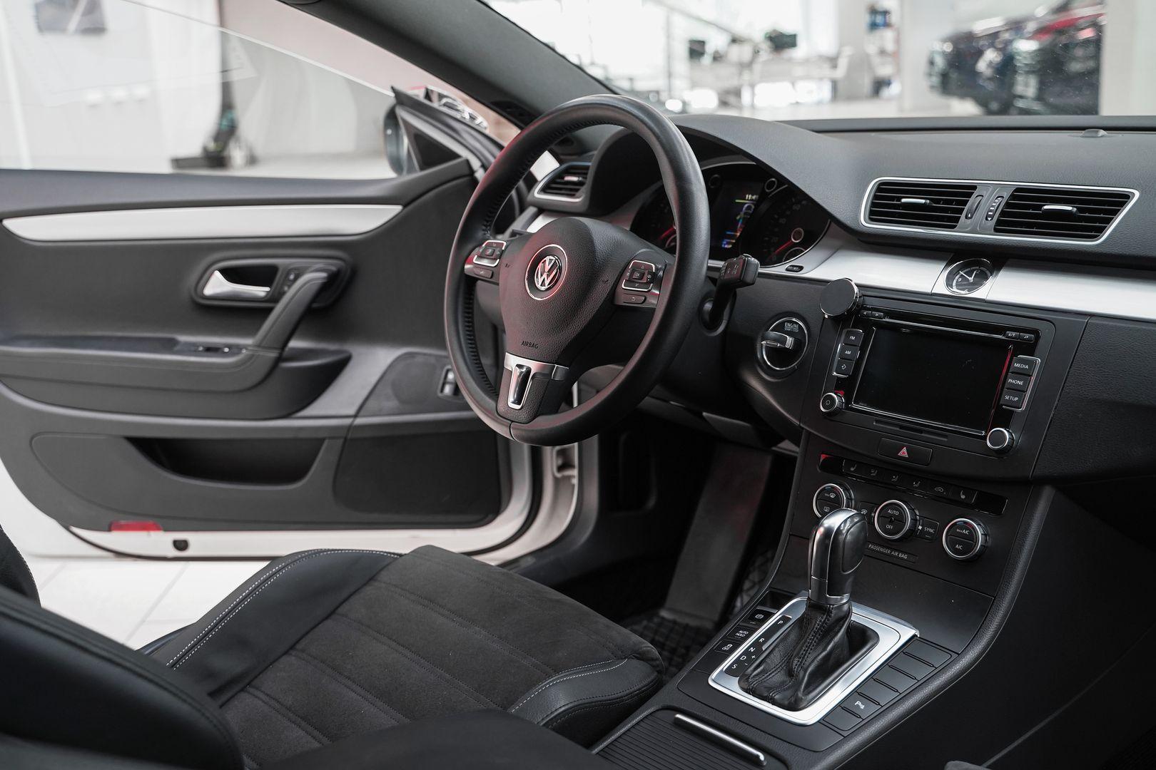 Volkswagen Passat CC 2013, белый, ДЦ Орехово