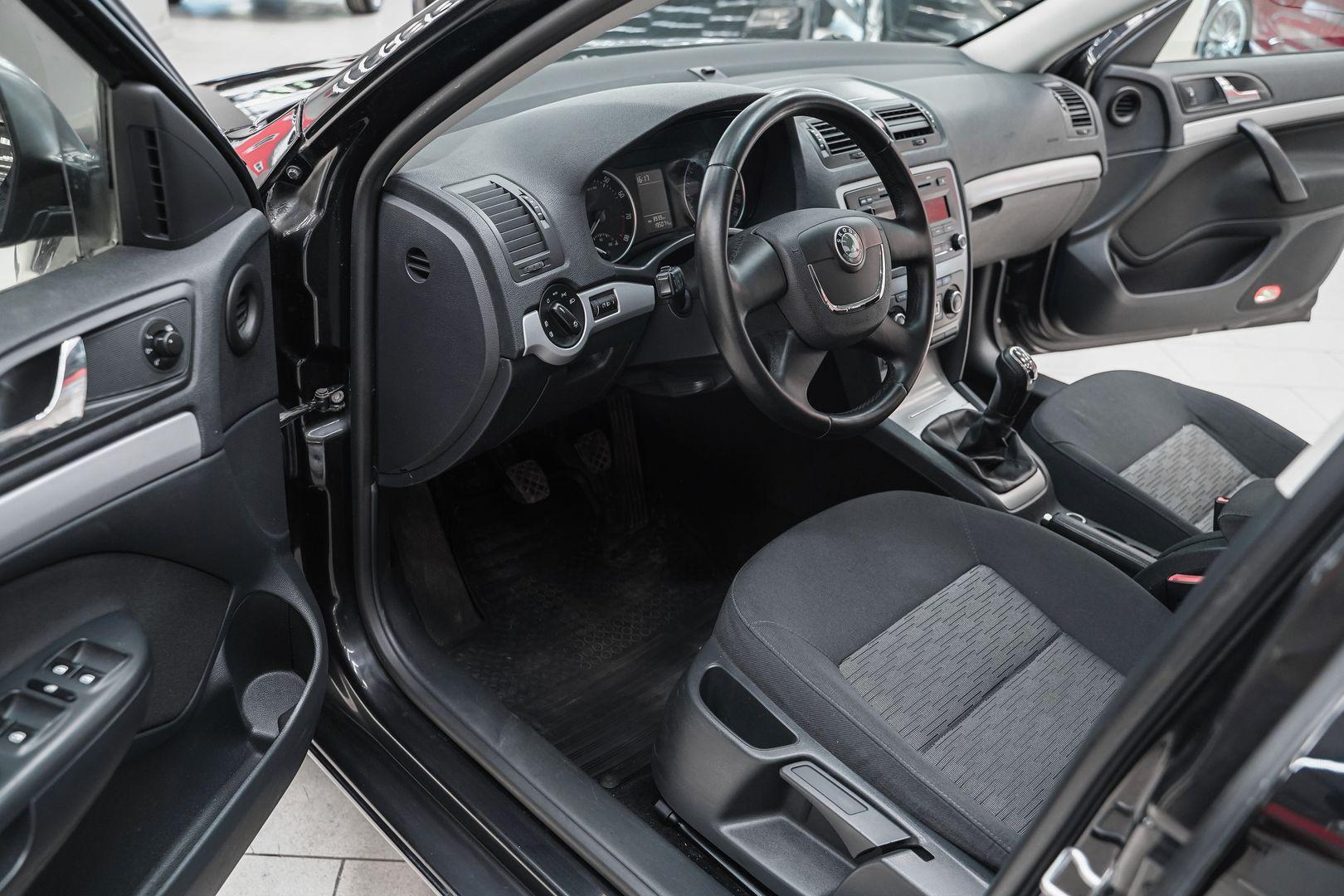 Skoda Octavia 2012, черный, ДЦ Орехово