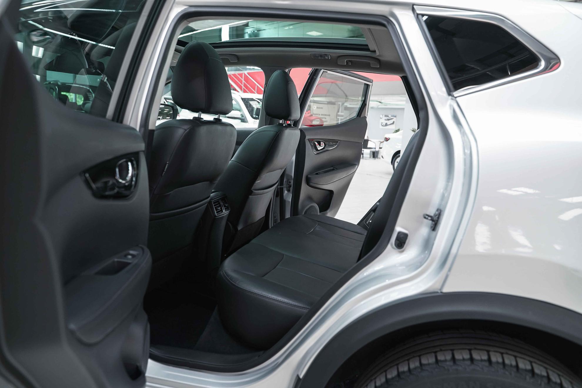 Nissan Qashqai 2015, серебряный, ДЦ Орехово