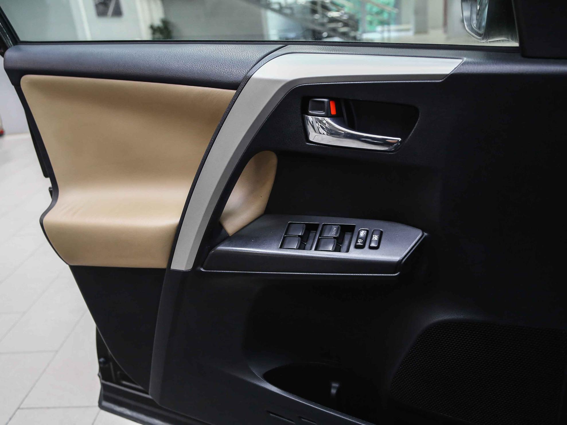 Toyota RAV4 2016, черный, ДЦ Орехово