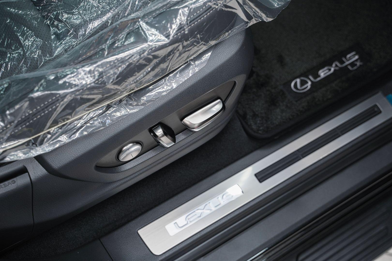 Lexus LX 2024, черный, ДЦ Орехово