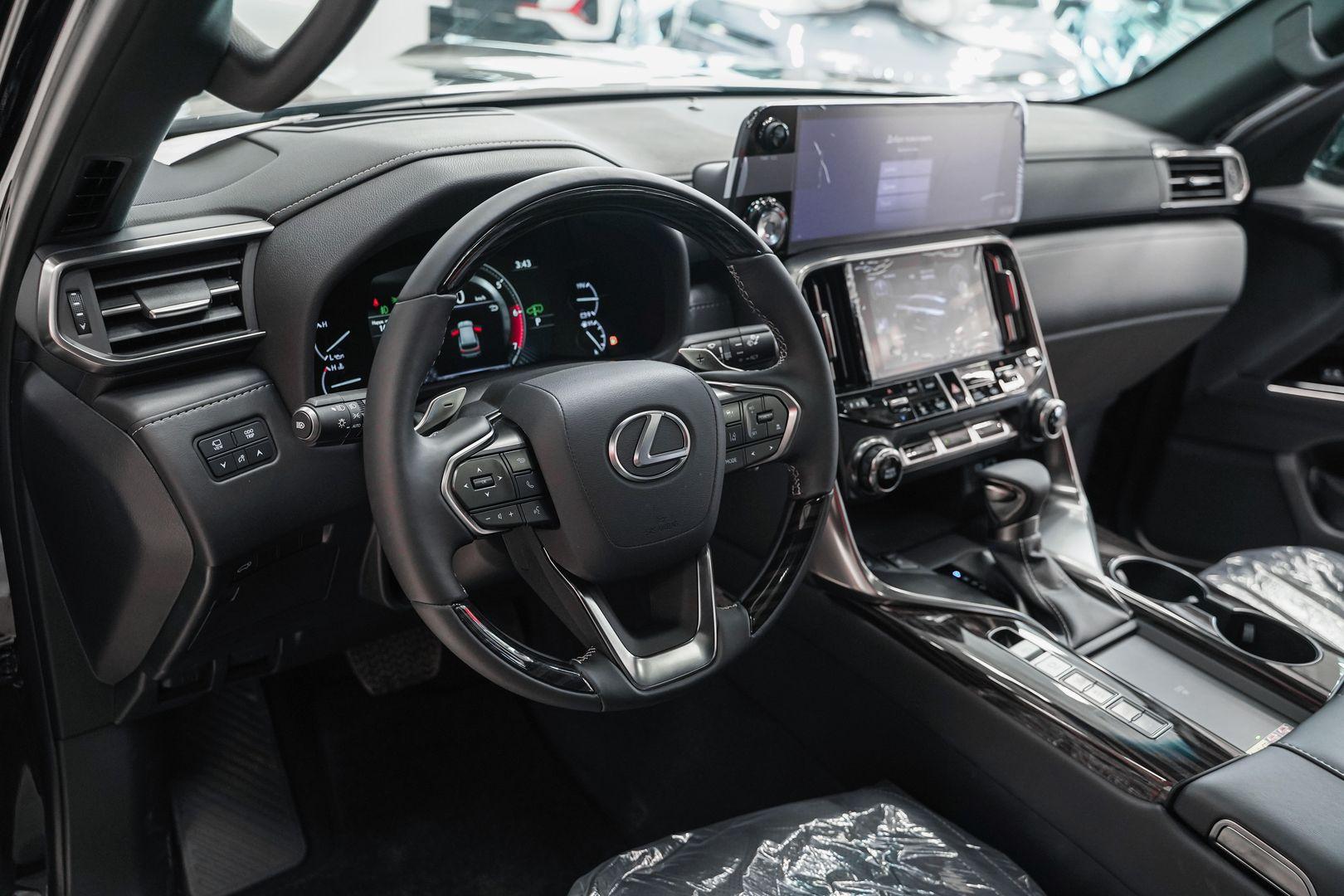 Lexus LX 2024, черный, ДЦ Орехово