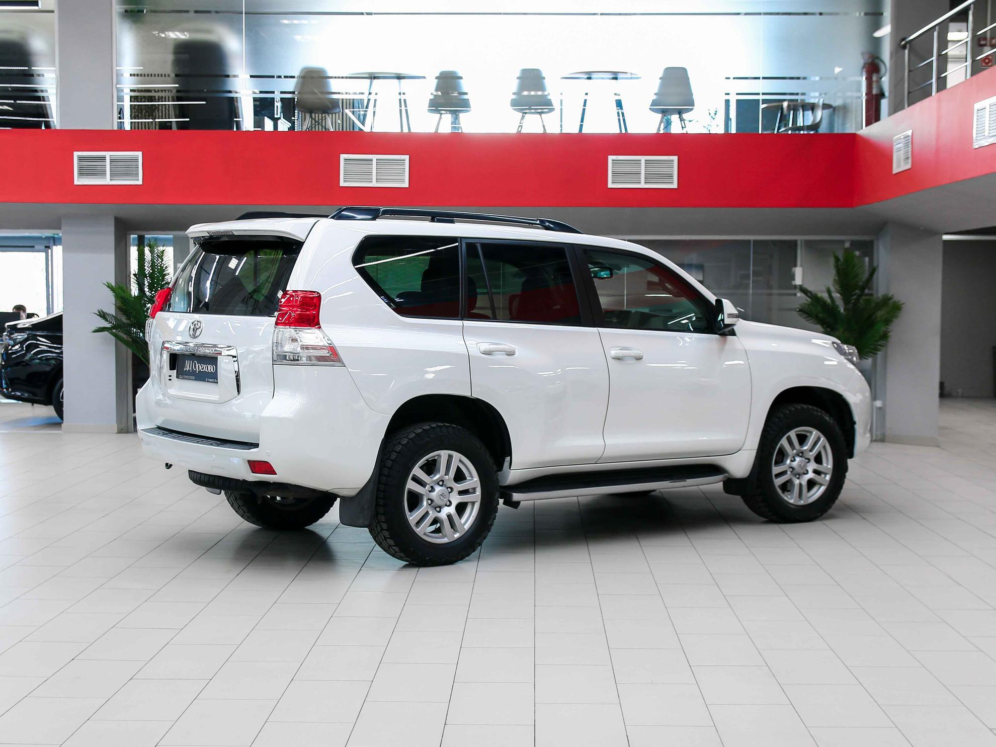 Toyota Land Cruiser Prado 2013, белый, ДЦ Орехово