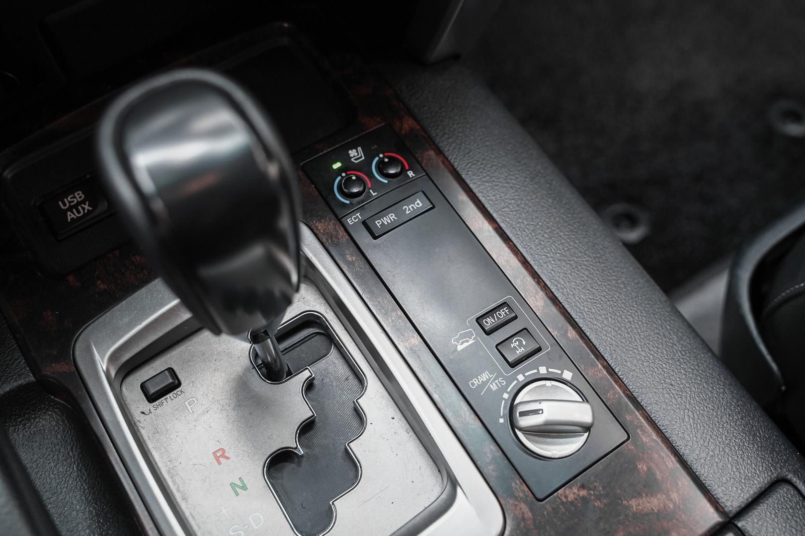 Toyota Land Cruiser 2012, белый, ДЦ Орехово