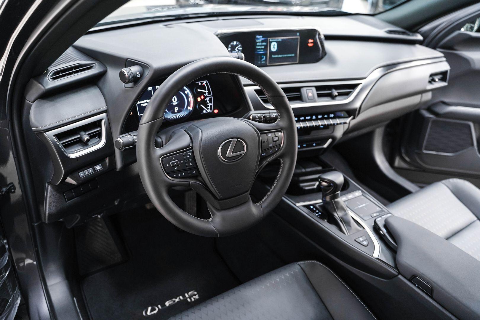 Lexus UX 2022, серый, ДЦ Орехово