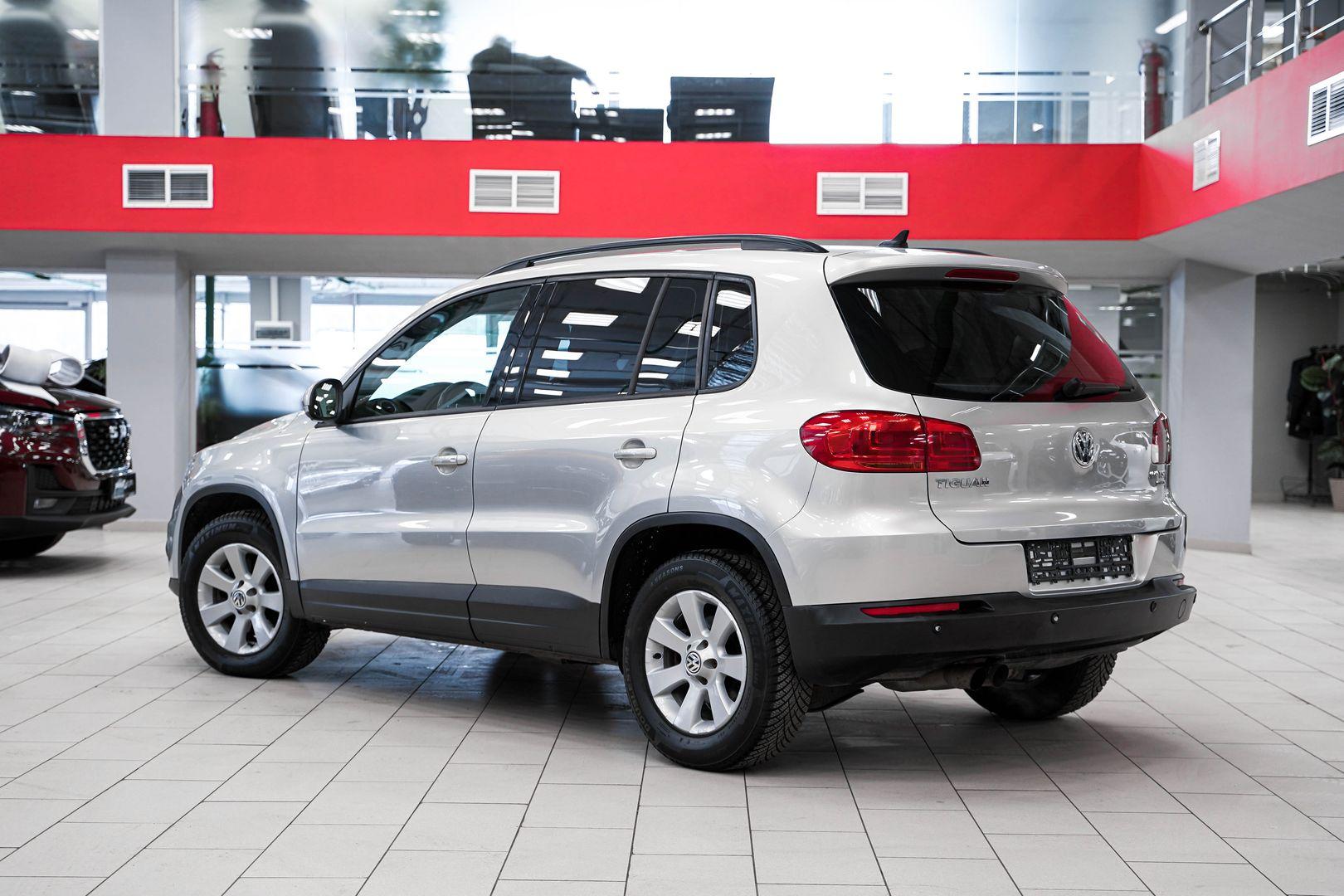 Volkswagen Tiguan 2012, серебряный, ДЦ Орехово