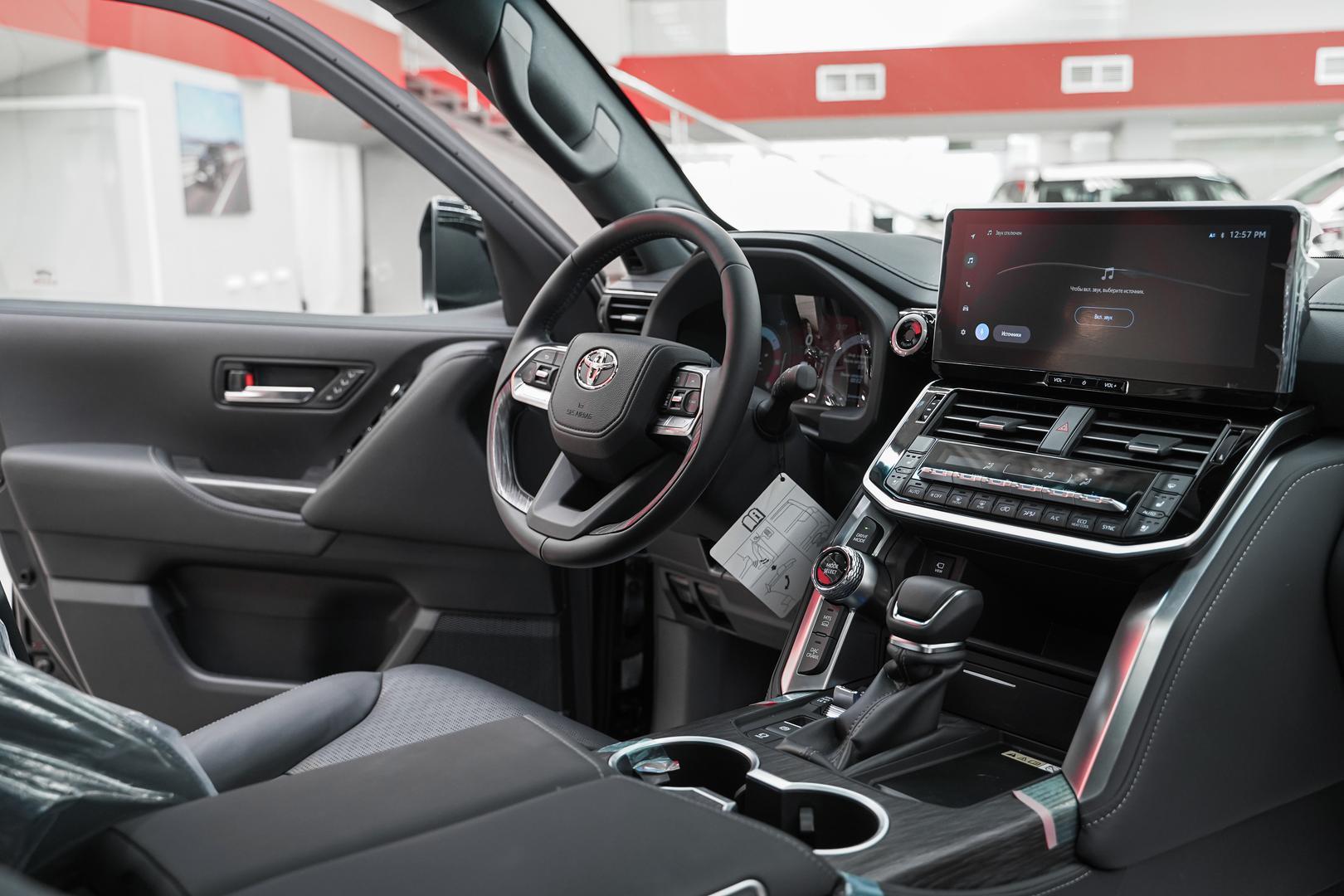 Toyota Land Cruiser 2025, черный, ДЦ Орехово