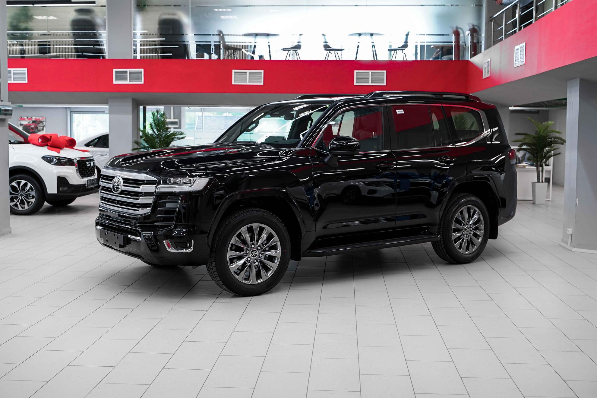 Toyota Land Cruiser 2026, черный, ДЦ Орехово