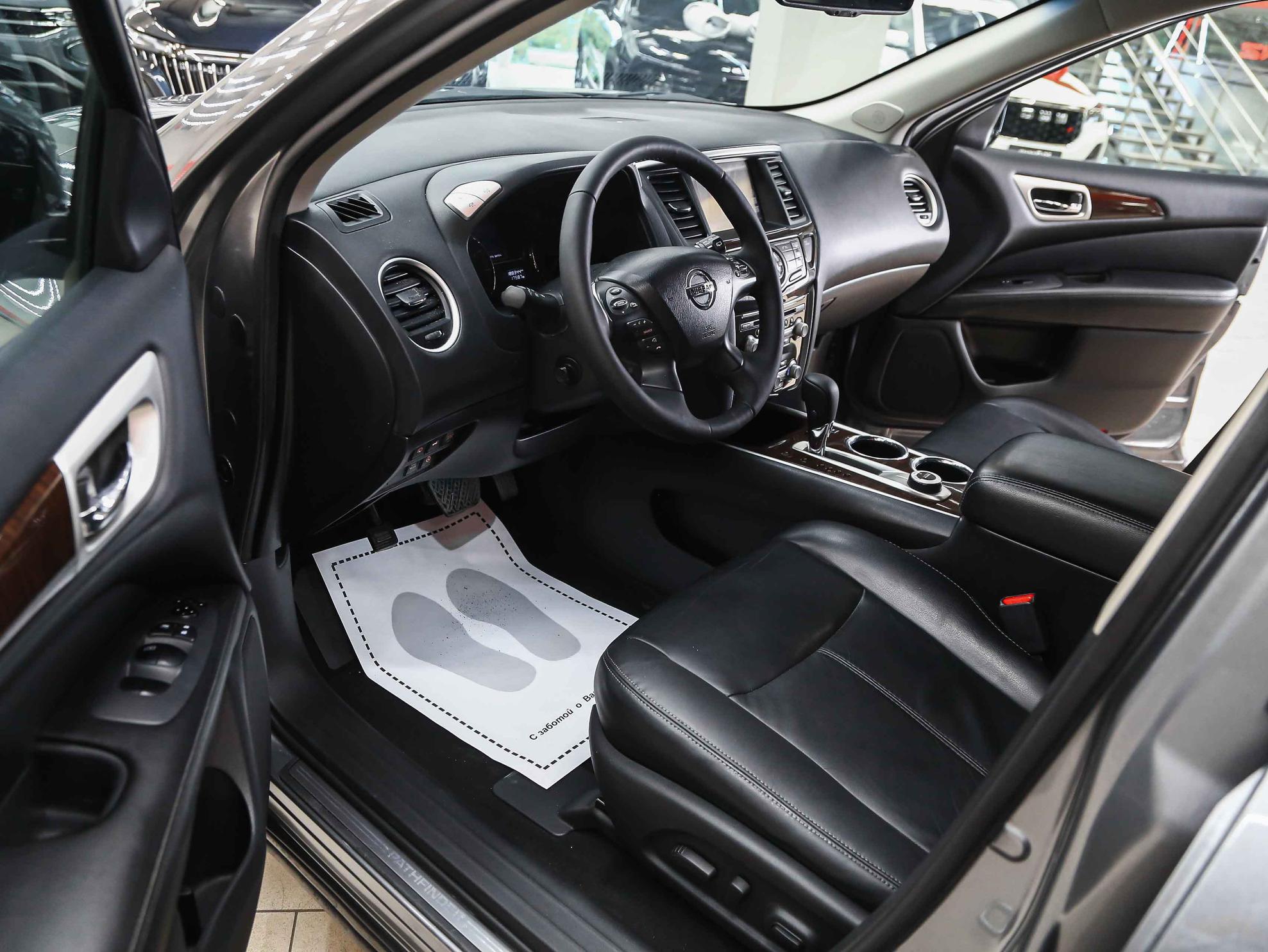 Nissan Pathfinder 2014, серый, ДЦ Орехово