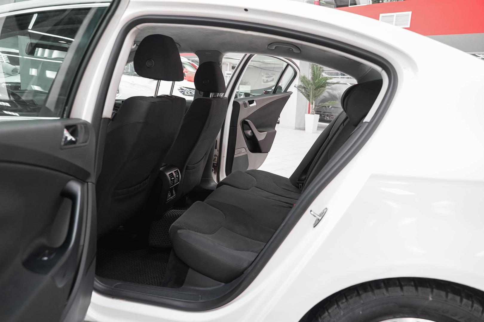 Volkswagen Passat 2007, белый, ДЦ Орехово