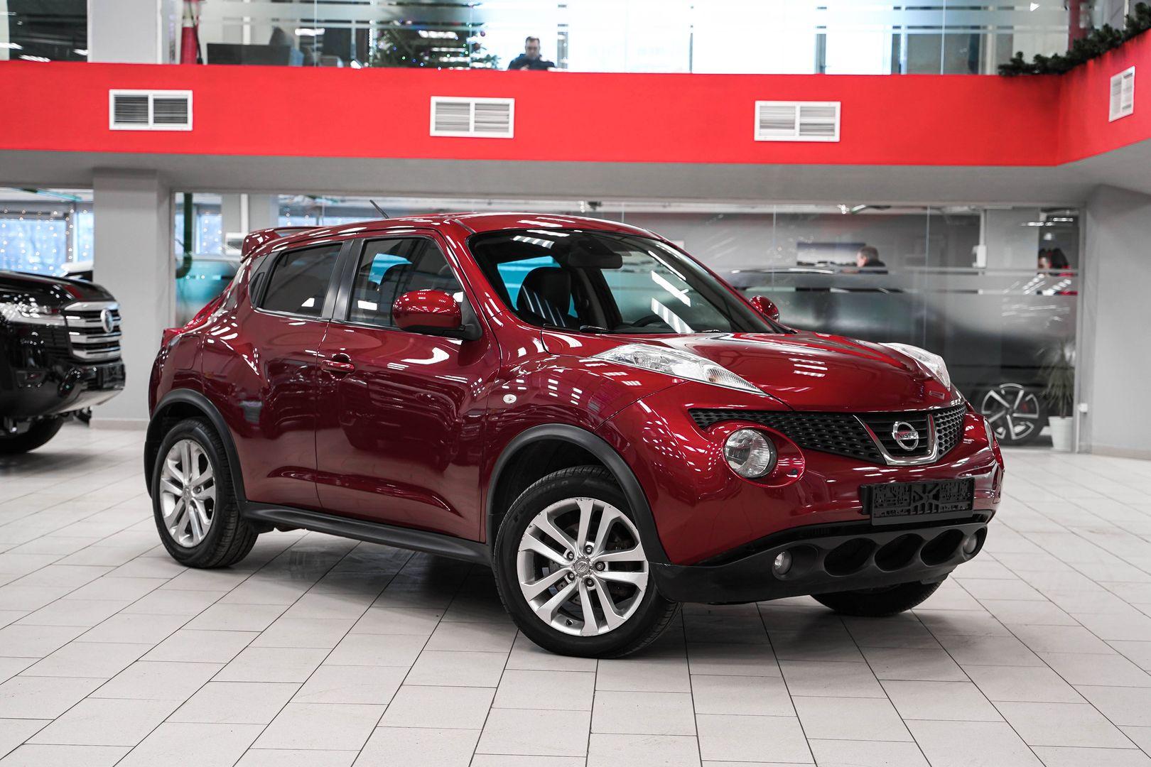 Nissan Juke 2011, красный, ДЦ Орехово