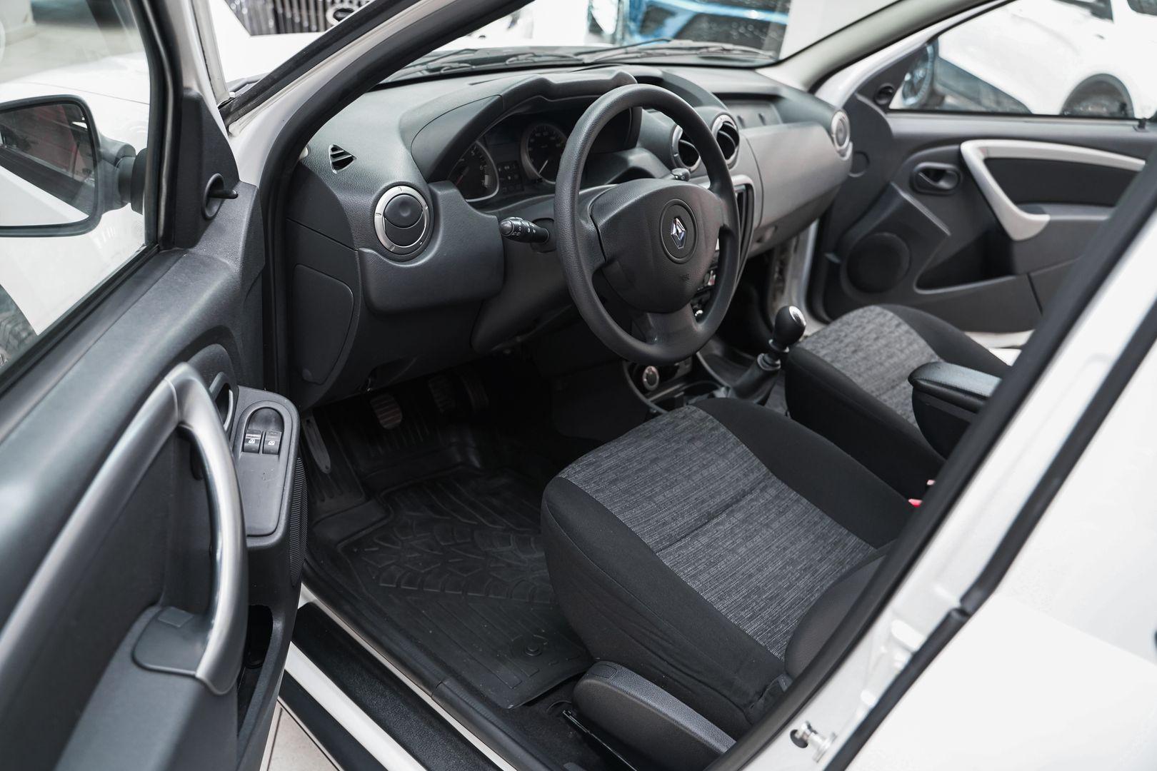Renault Duster 2013, белый, ДЦ Орехово