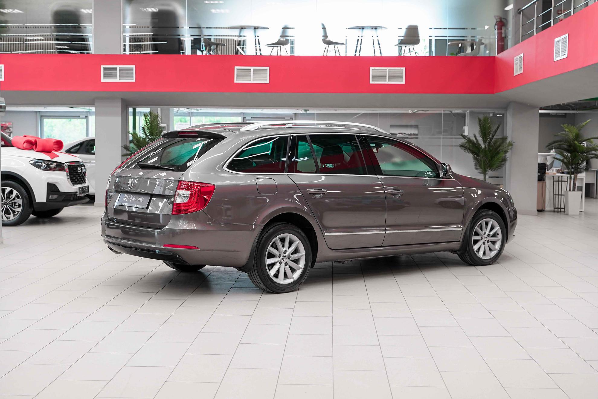 Skoda Superb 2014, бежевый, ДЦ Орехово