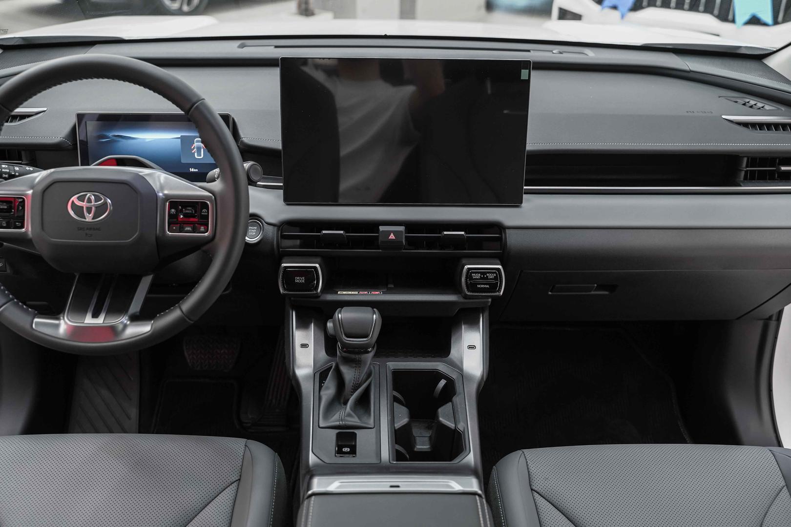 Toyota RAV4 2026, белый, ДЦ Орехово