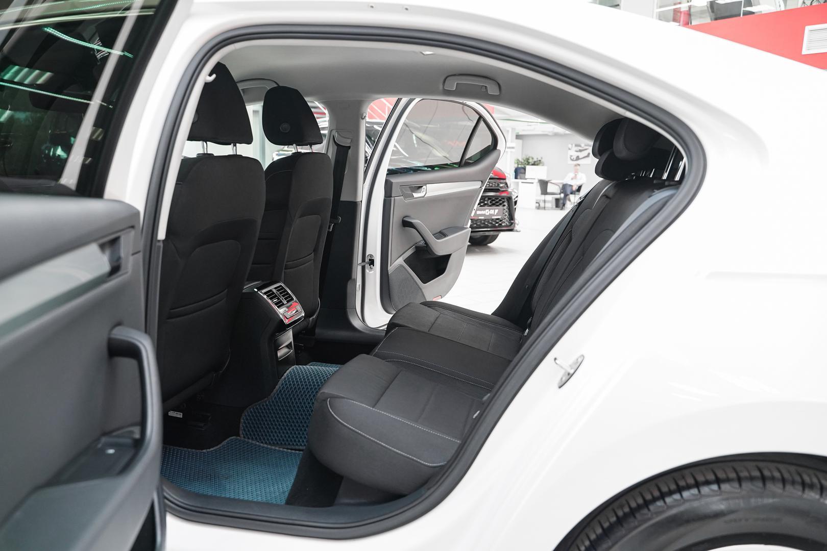 Skoda Superb 2016, белый, ДЦ Орехово