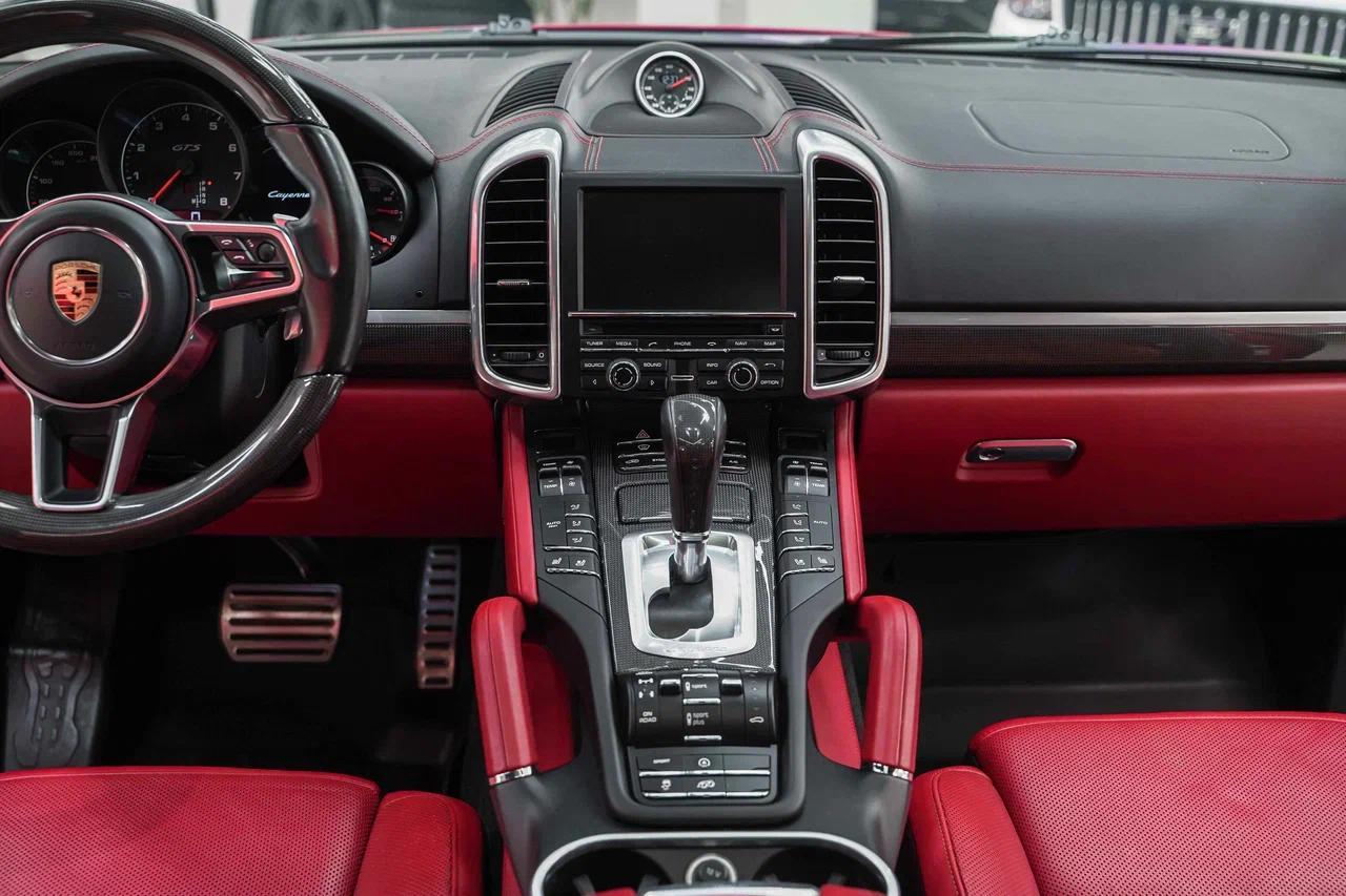 Porsche Cayenne 2016, красный, ДЦ Орехово