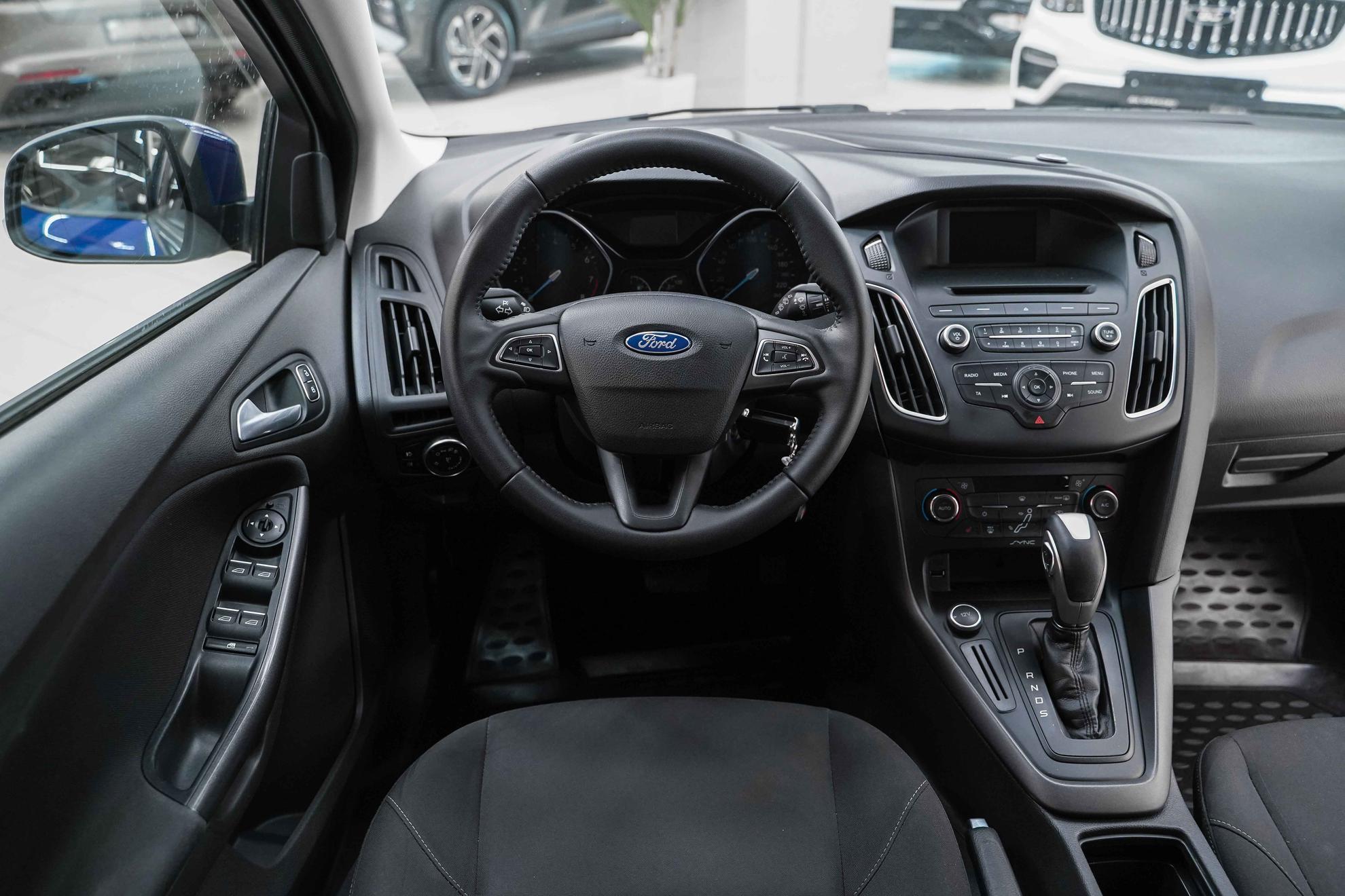 Ford Focus 2015, синий, ДЦ Орехово
