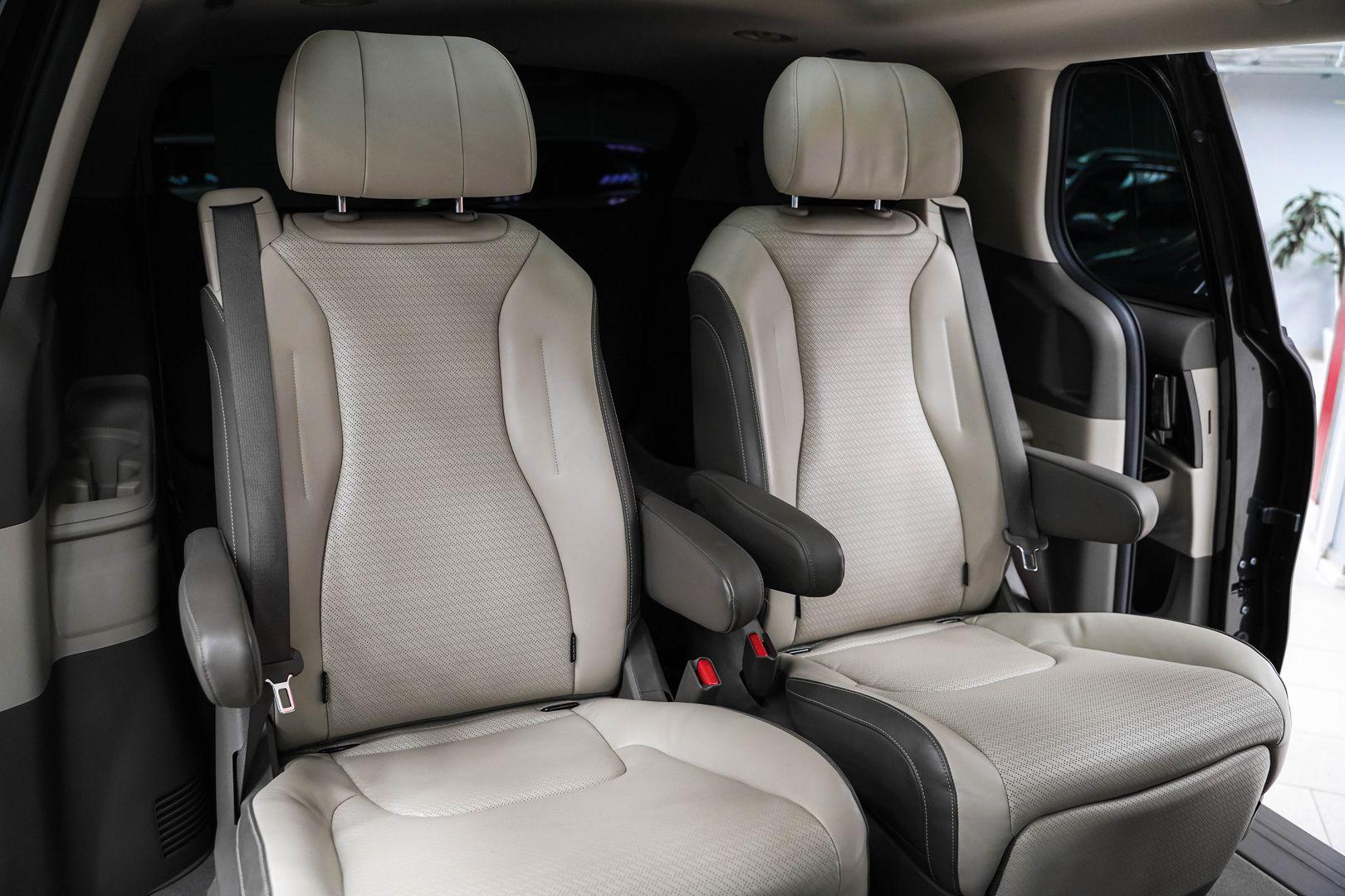 Kia Carnival 2020, серый, ДЦ Орехово