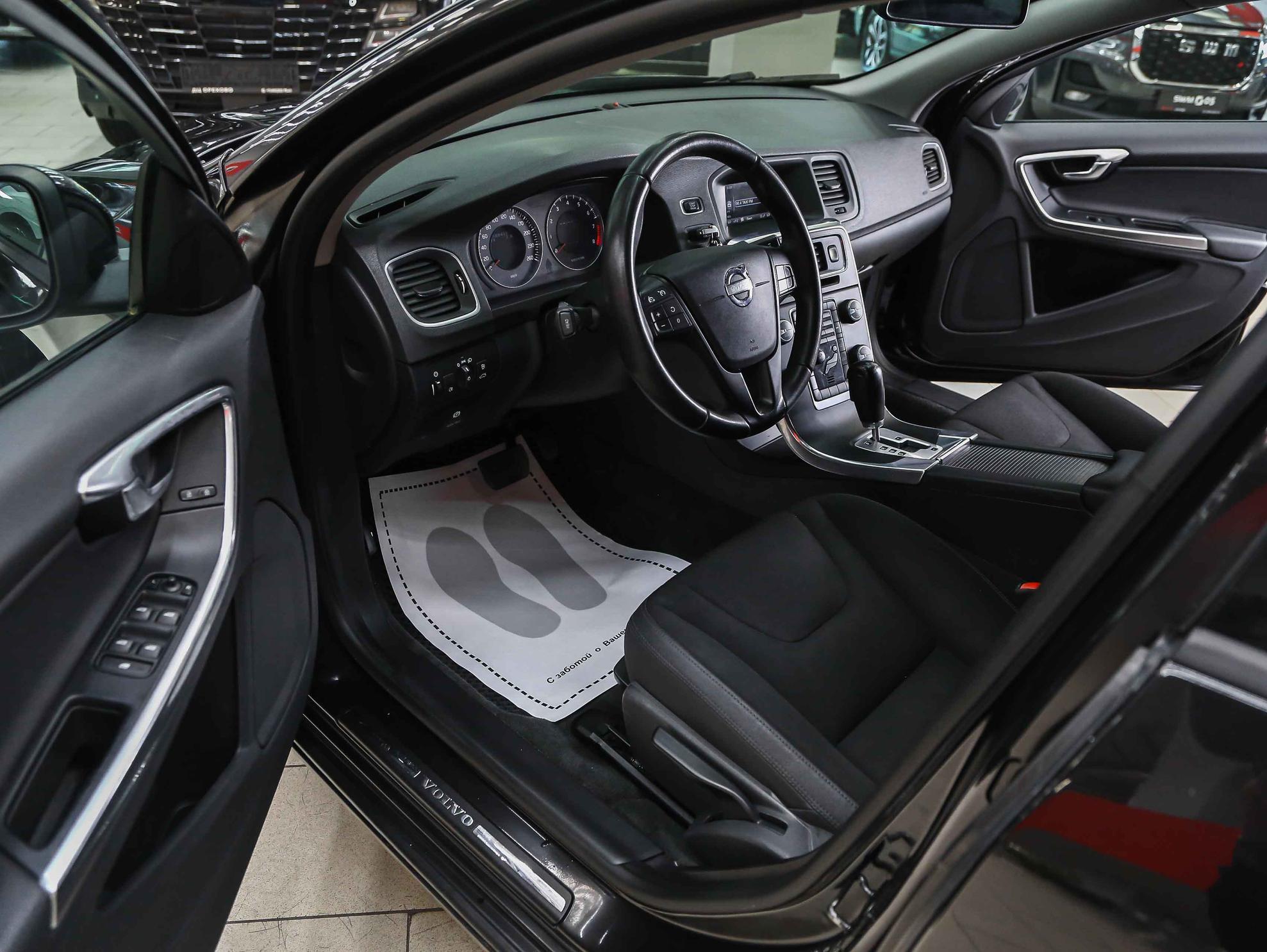 Volvo S60 2010, черный, ДЦ Орехово