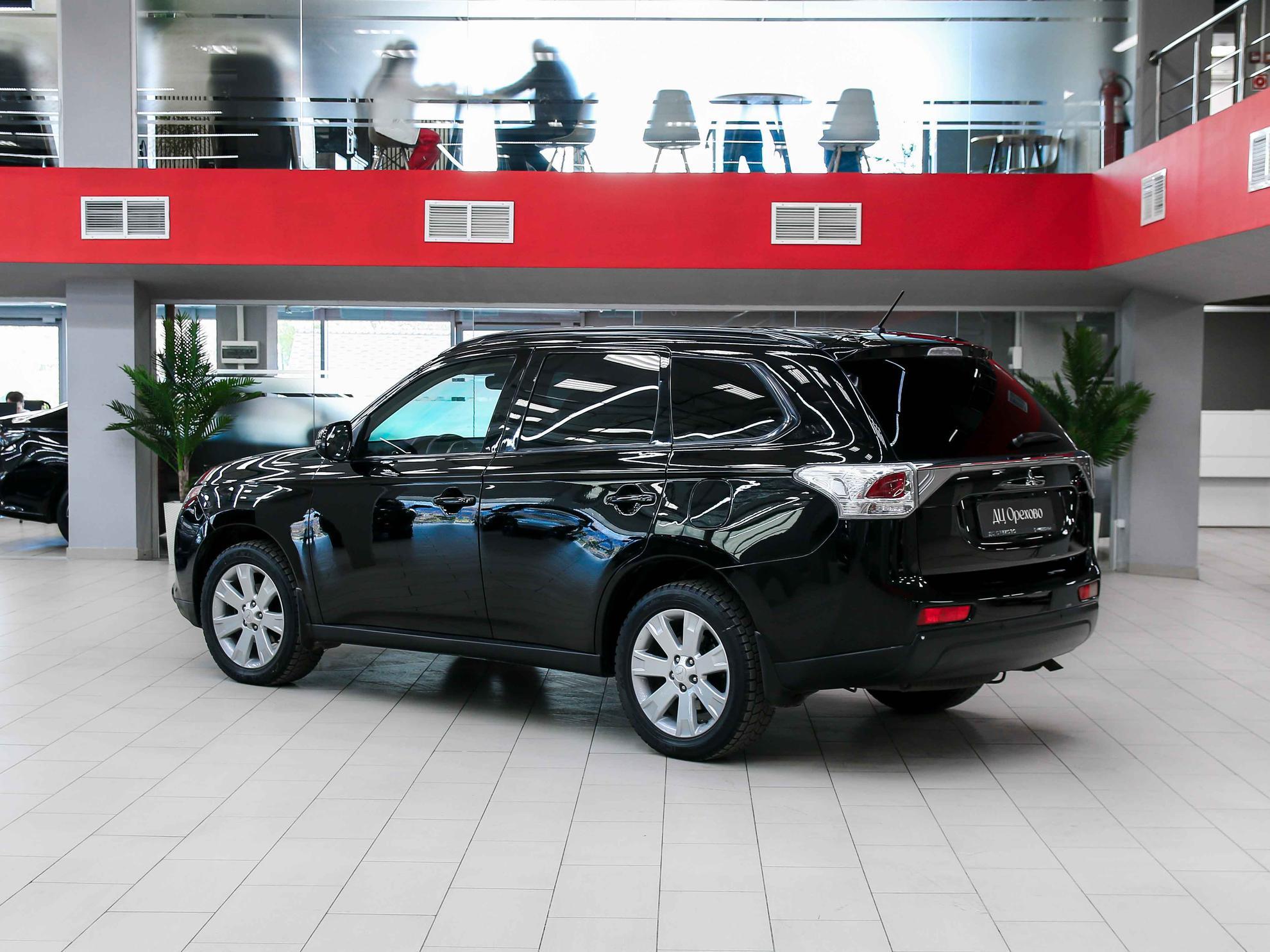 Mitsubishi Outlander 2013, черный, ДЦ Орехово