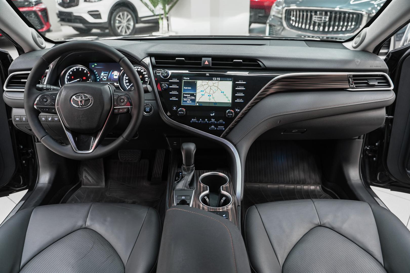 Toyota Camry 2018, черный, ДЦ Орехово