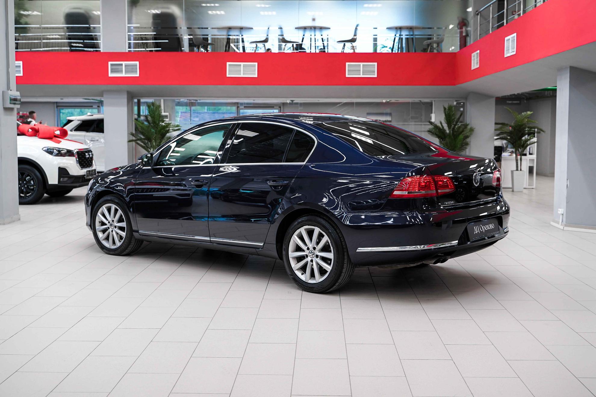Volkswagen Passat 2014, синий, ДЦ Орехово