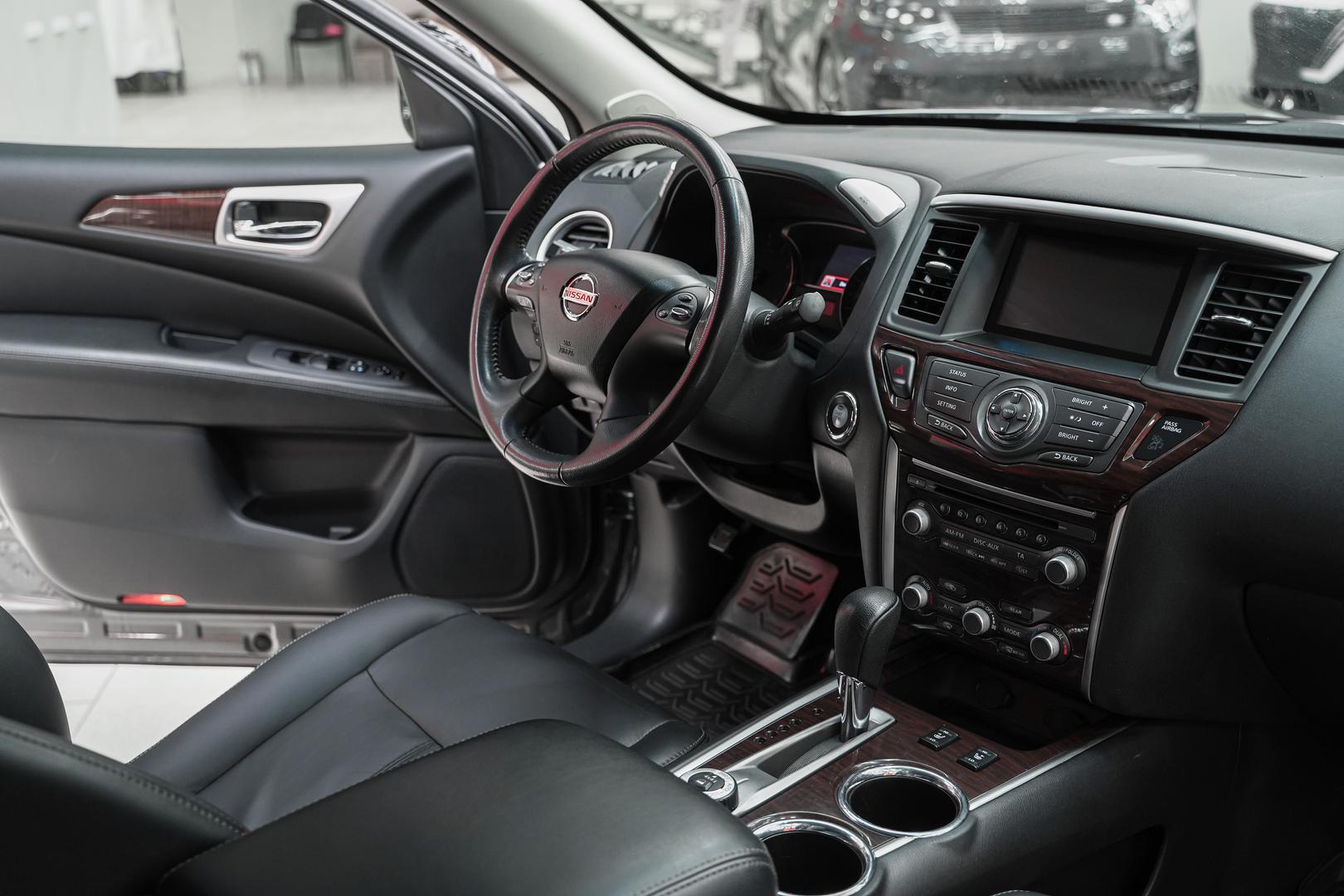 Nissan Pathfinder 2016, серый, ДЦ Орехово
