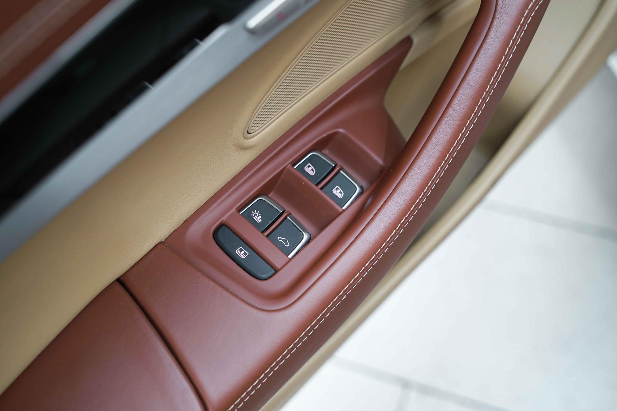 Audi A8 2012, черный, ДЦ Орехово