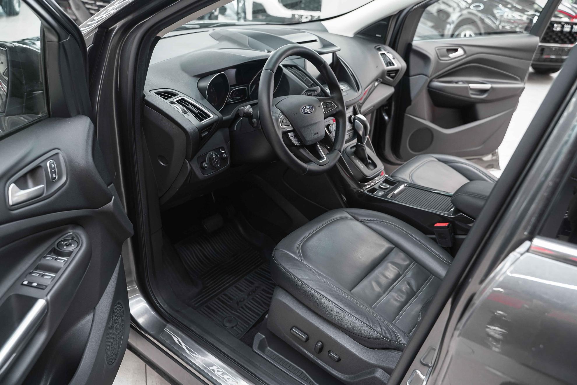 Ford Kuga 2017, серый, ДЦ Орехово