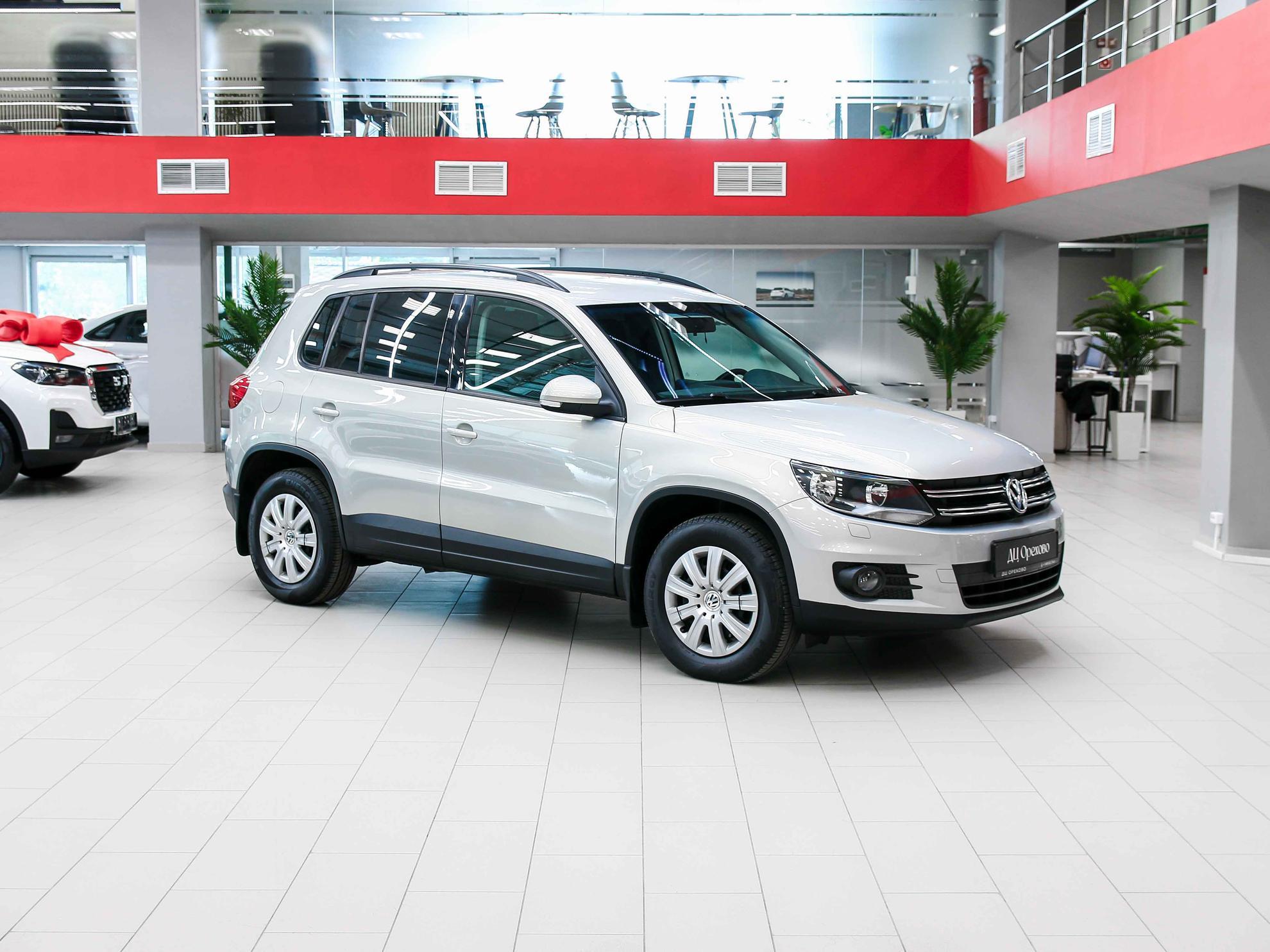 Volkswagen Tiguan 2013, серебряный, ДЦ Орехово