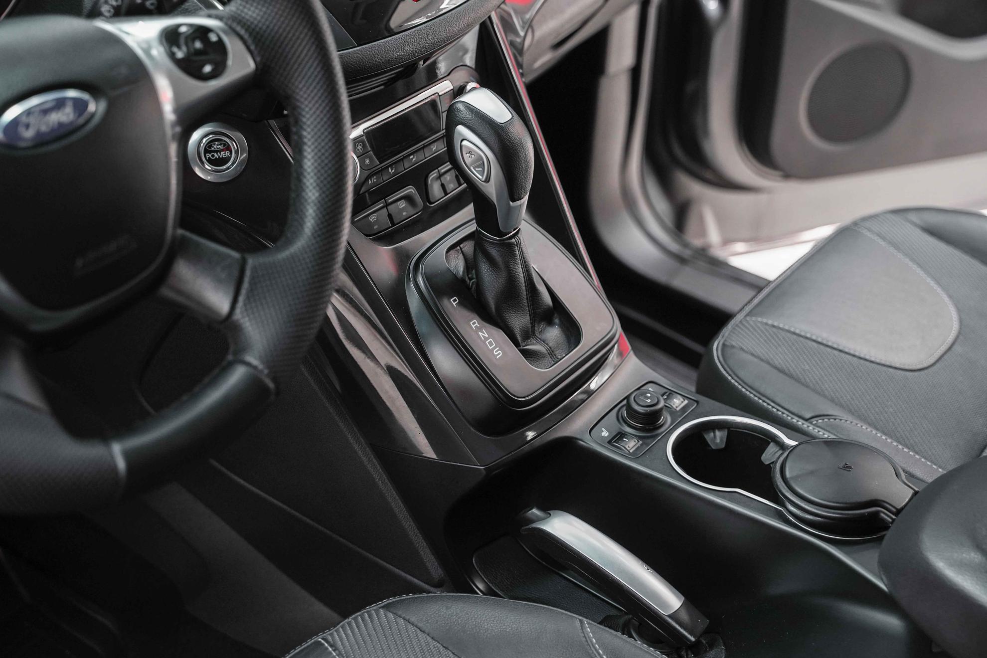 Ford Kuga 2013, серый, ДЦ Орехово