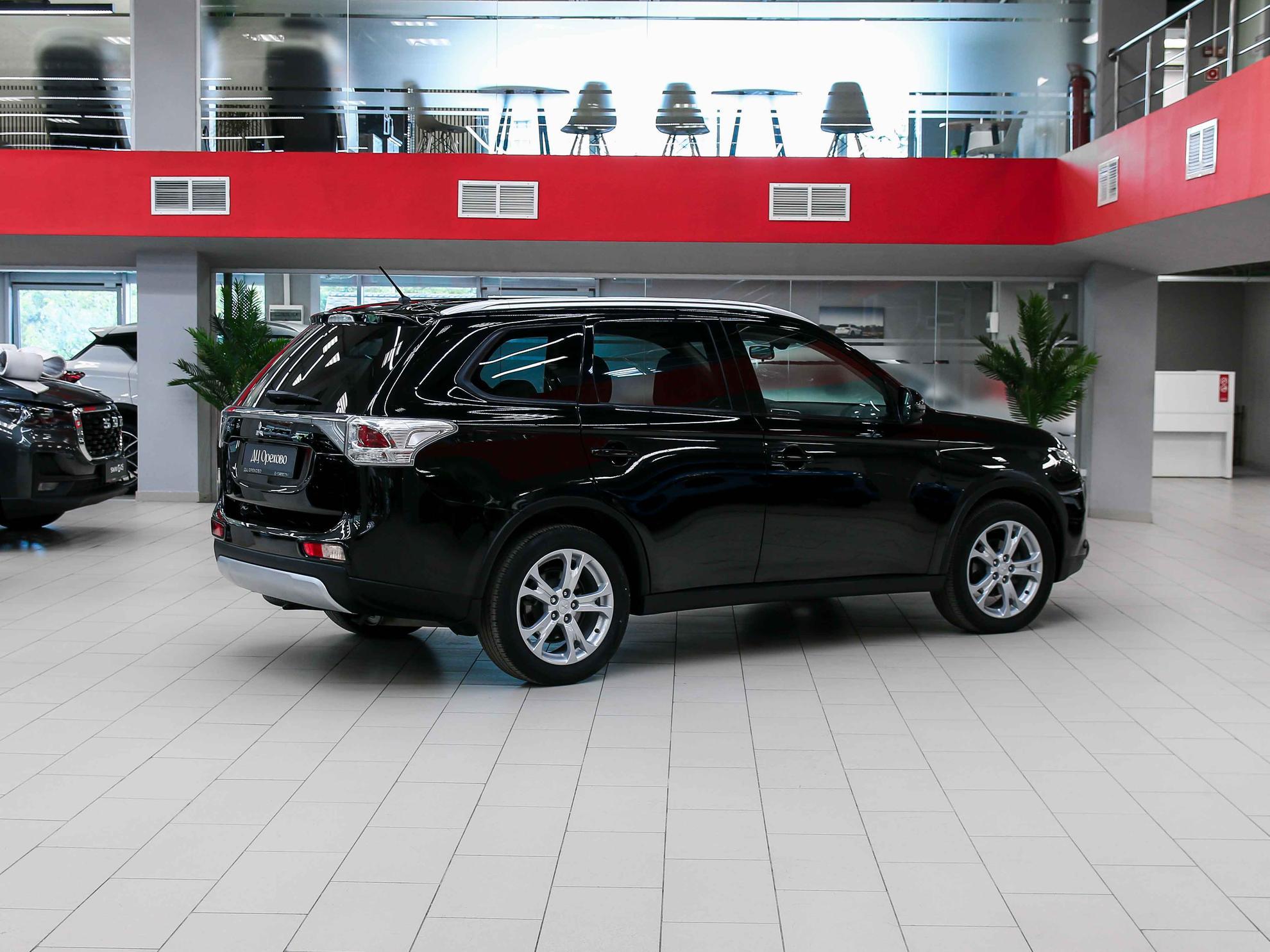 Mitsubishi Outlander 2014, черный, ДЦ Орехово
