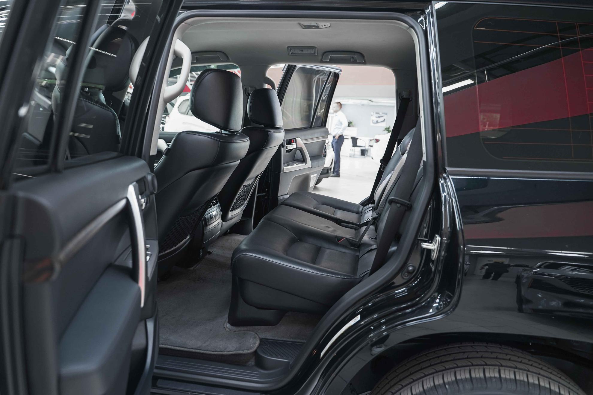 Toyota Land Cruiser 2012, черный, ДЦ Орехово