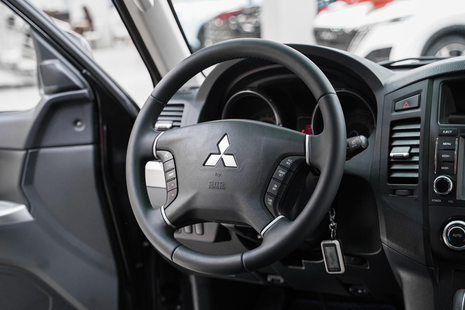 Mitsubishi Pajero 2014, черный, ДЦ Орехово