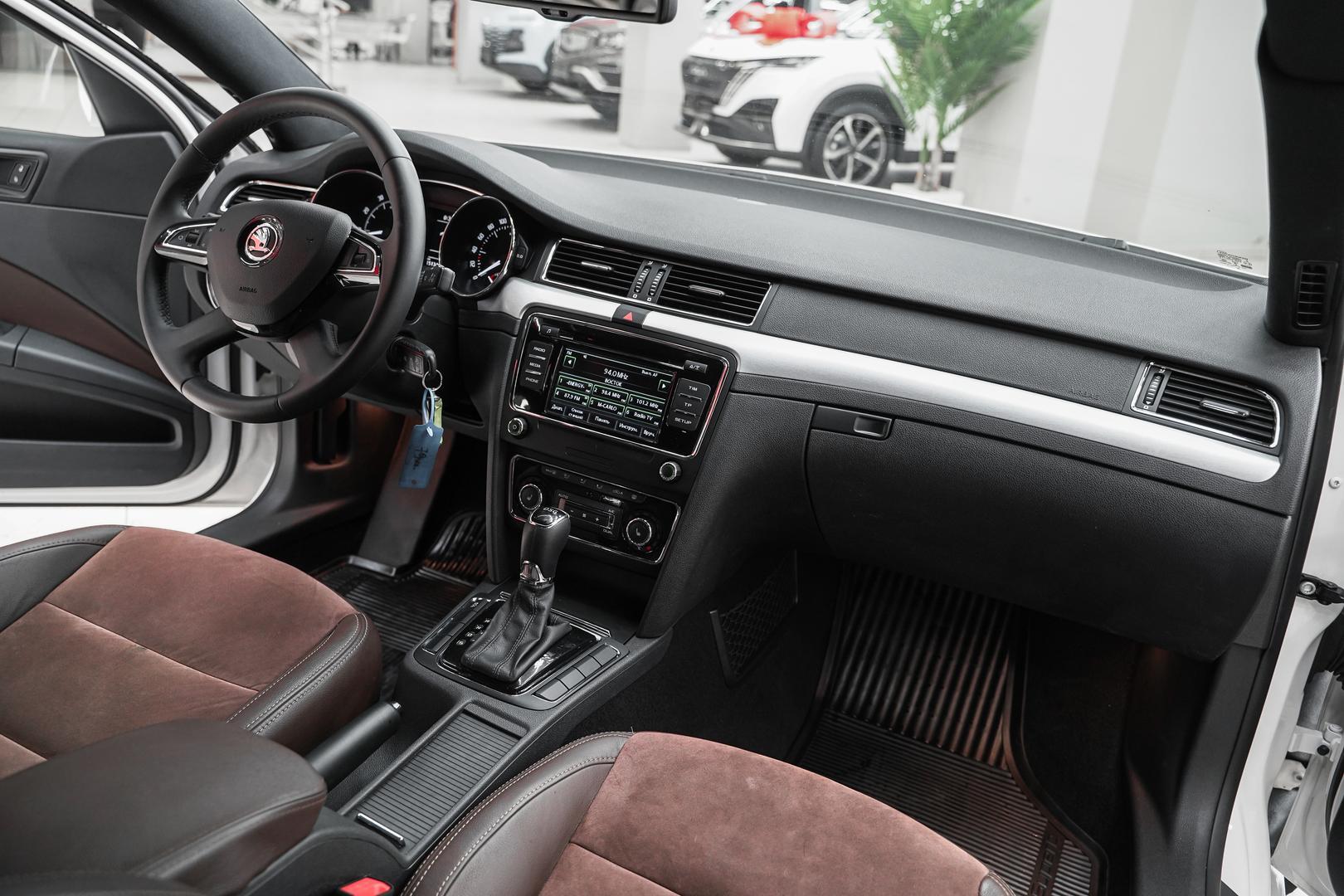 Skoda Superb 2014, белый, ДЦ Орехово