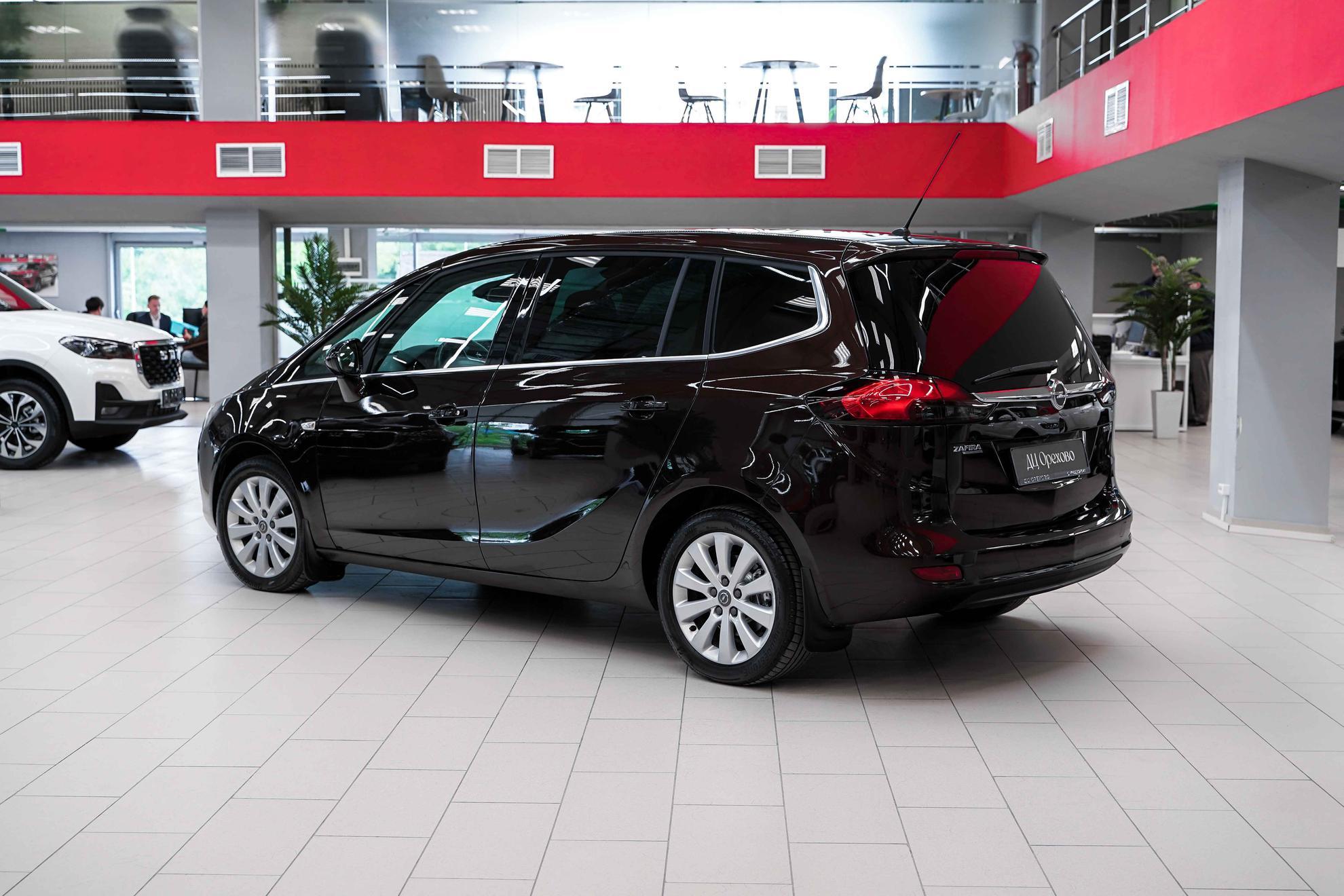 Opel Zafira 2014, коричневый, ДЦ Орехово