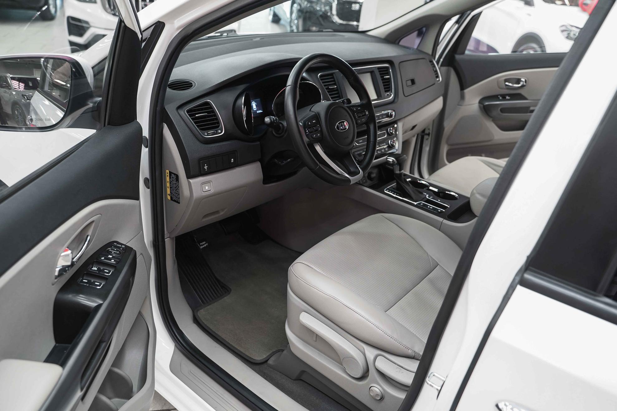 Kia Carnival 2019, белый, ДЦ Орехово
