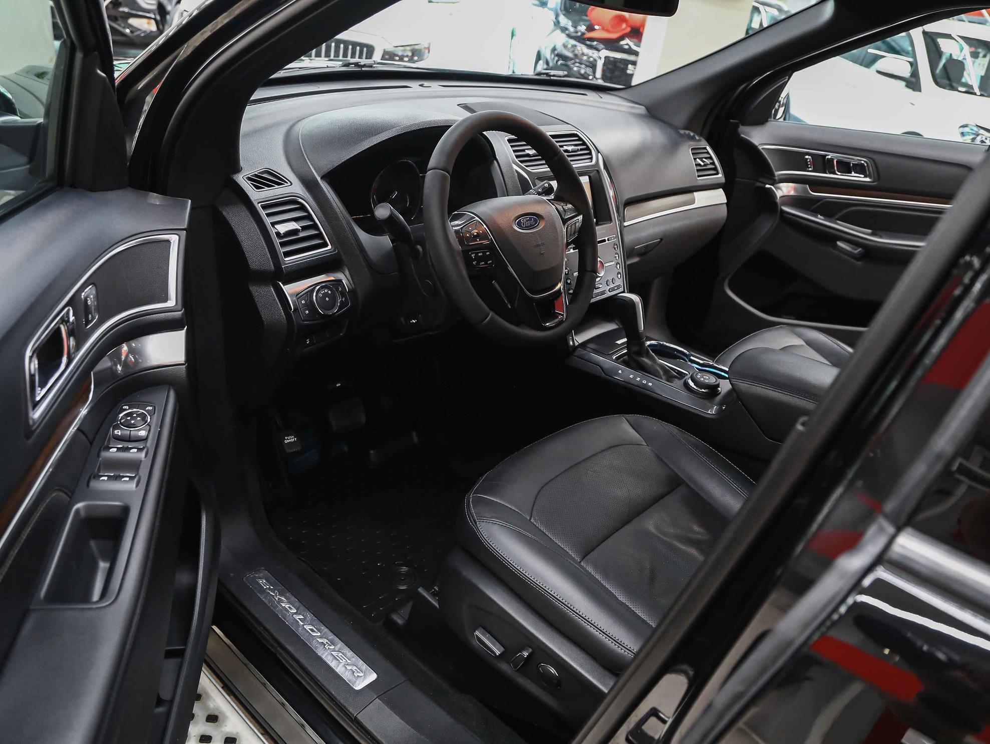 Ford Explorer 2016, черный, ДЦ Орехово