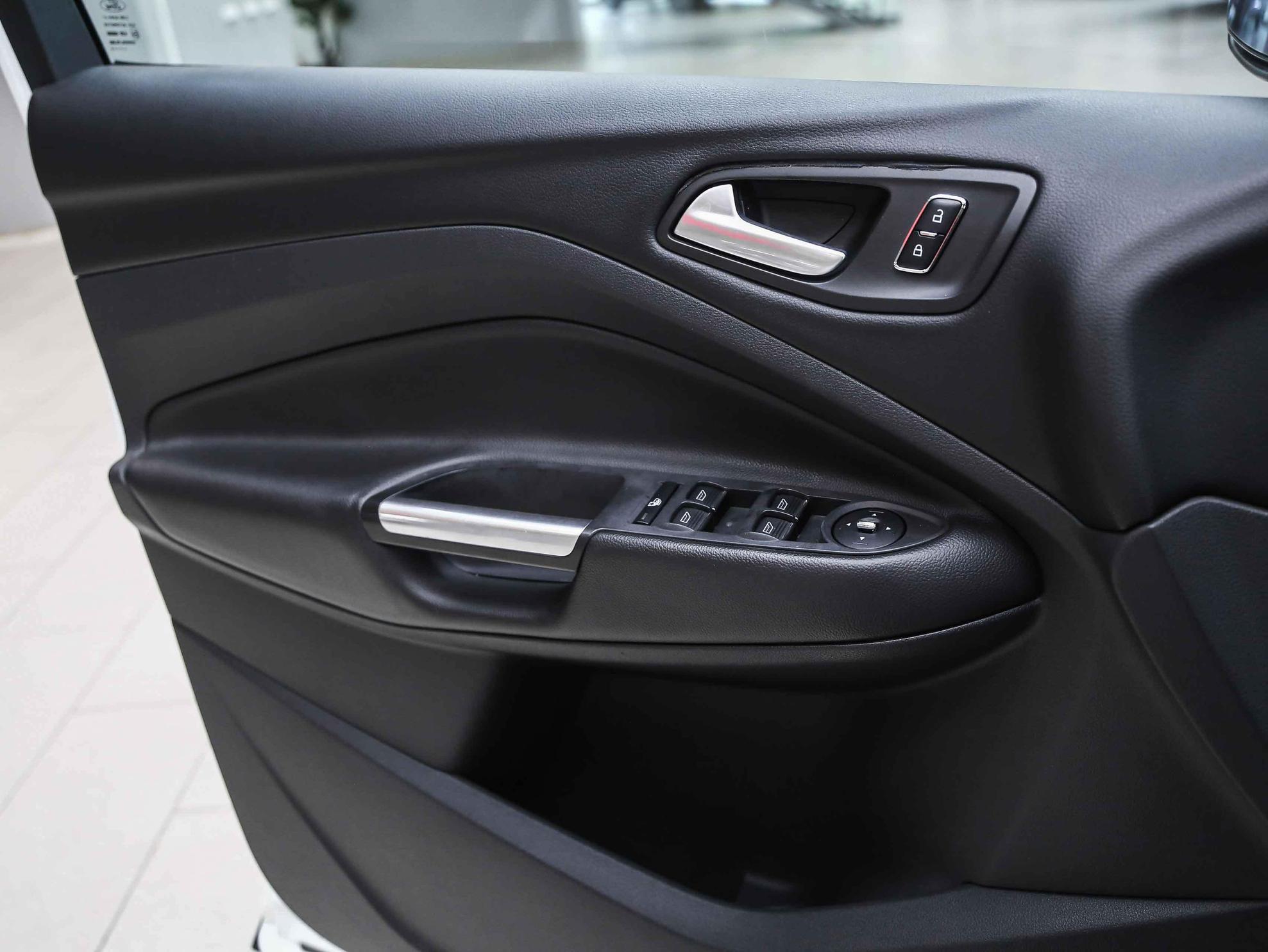 Ford Kuga 2014, белый, ДЦ Орехово