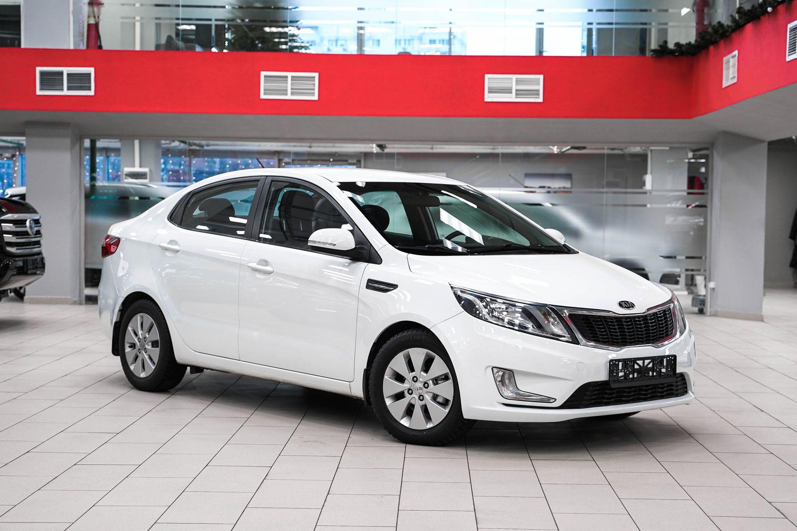 Kia Rio 2013, белый, ДЦ Орехово