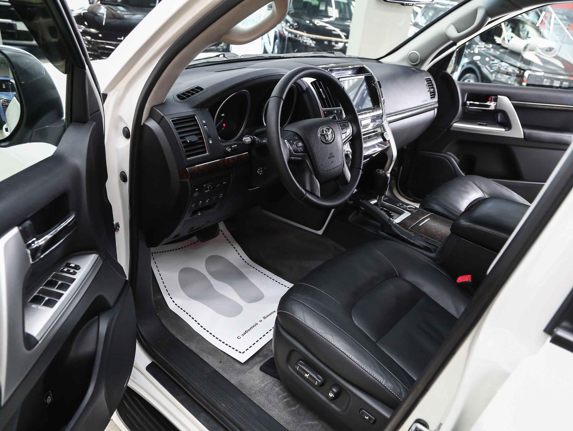 Toyota Land Cruiser 2013, белый, ДЦ Орехово