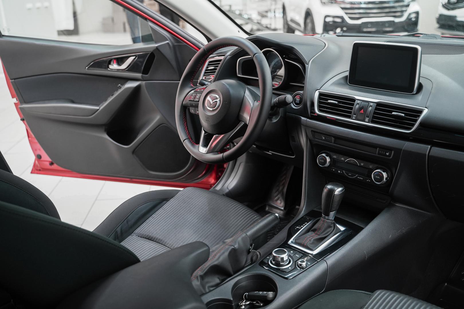 Mazda 3 2014, красный, ДЦ Орехово
