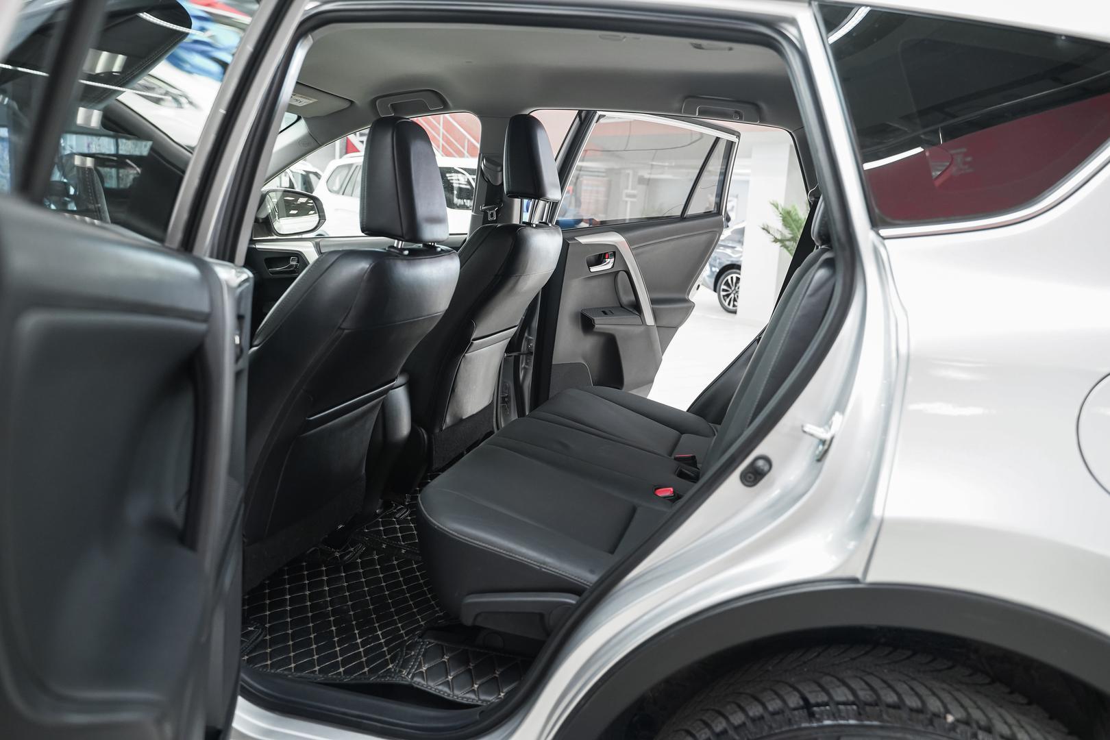 Toyota RAV4 2015, серебряный, ДЦ Орехово