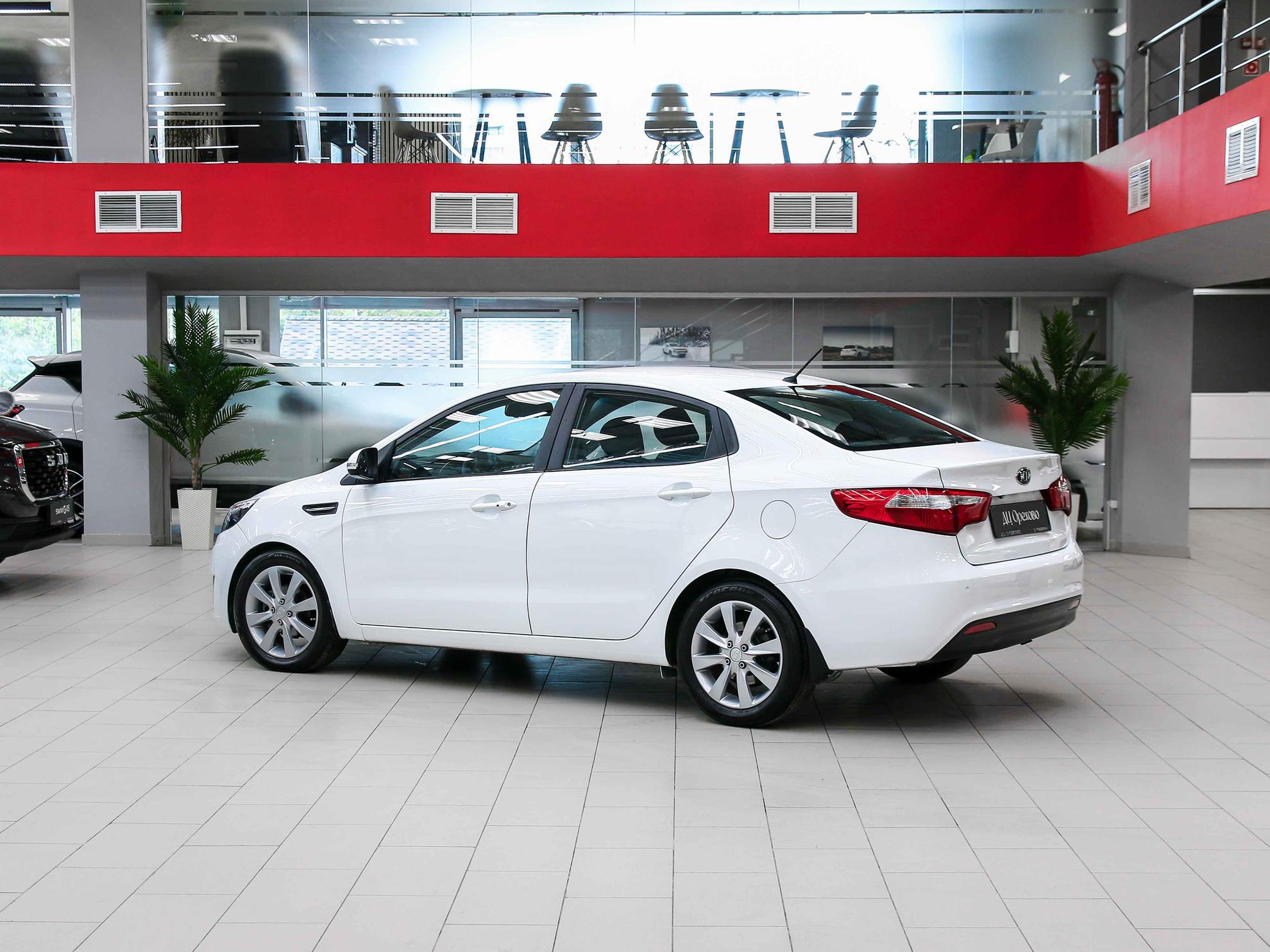 Kia Rio 2014, белый, ДЦ Орехово