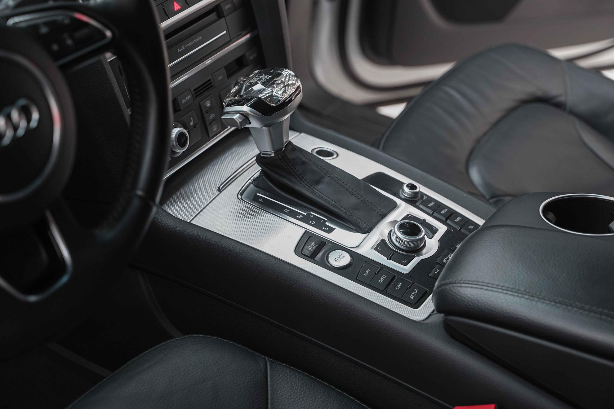 Audi Q7 2015, белый, ДЦ Орехово