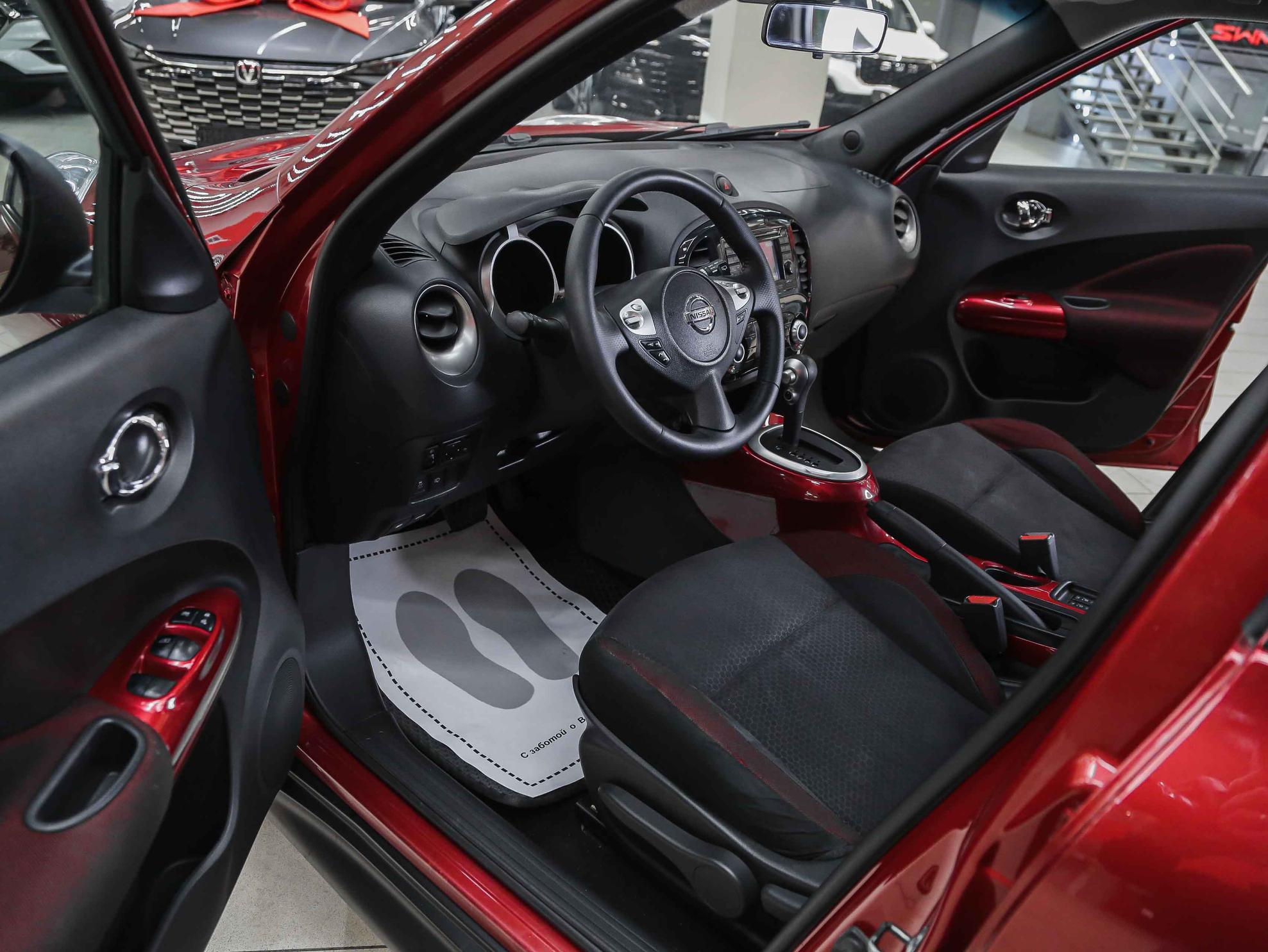 Nissan Juke 2011, красный, ДЦ Орехово