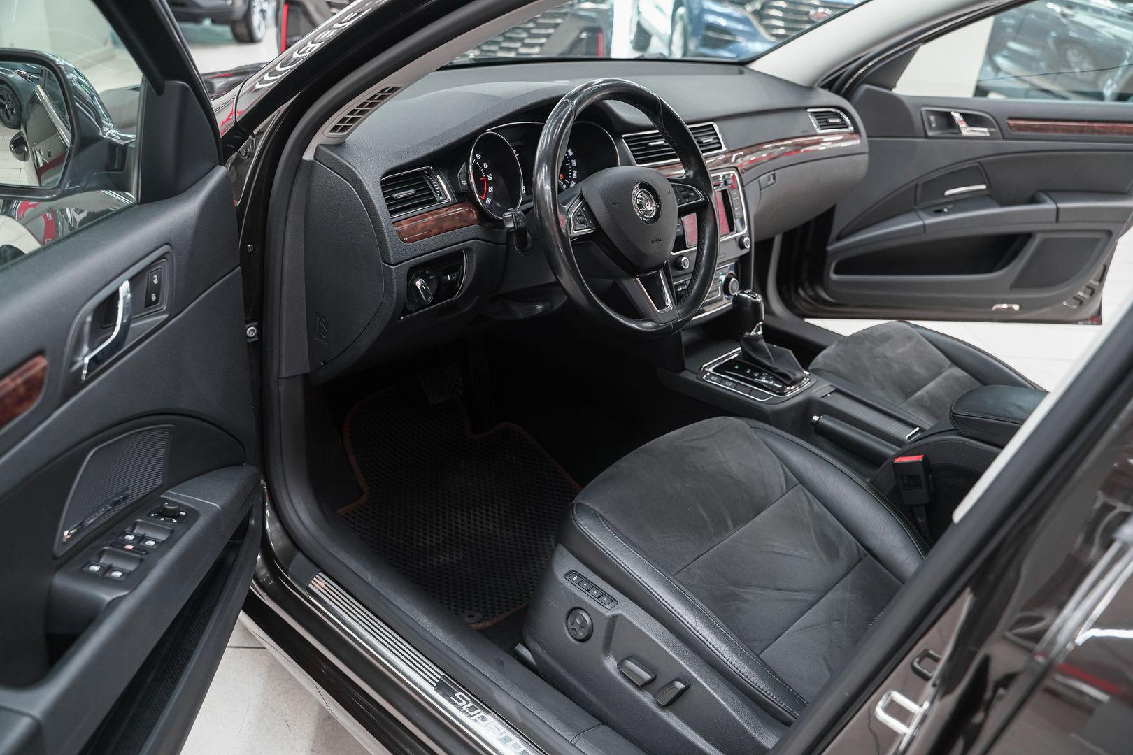 Skoda Superb 2014, коричневый, ДЦ Орехово